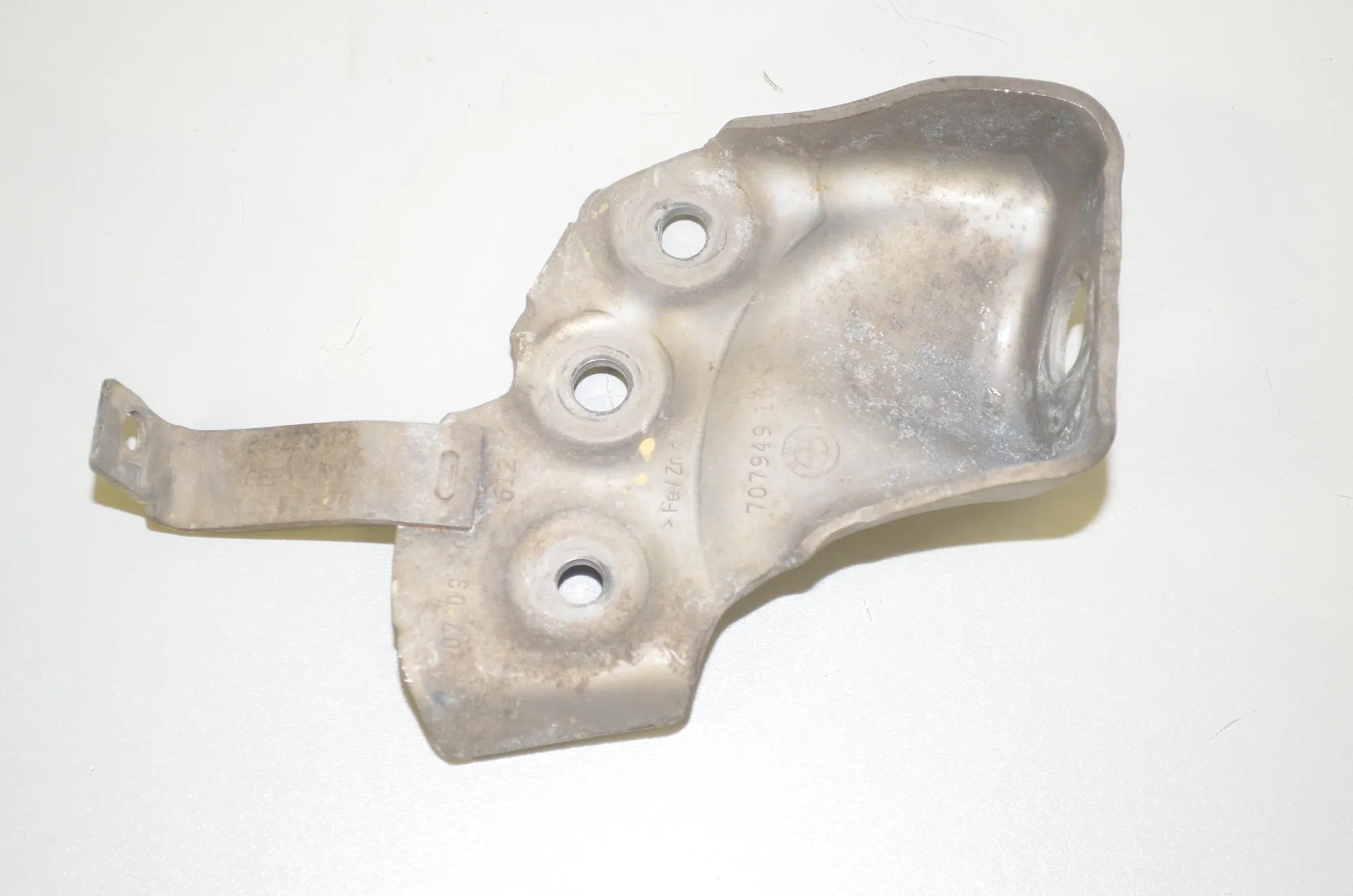 Bracket – OEM 8642213 · BMW 3 (G20, G28) (2018 - -) 330 e 2021 – 2