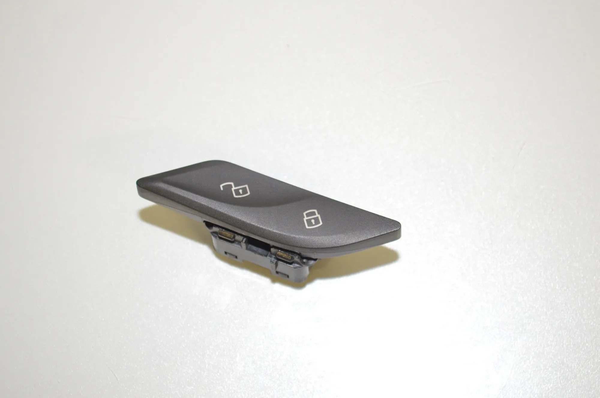 Central Locking Switch – OEM 9860546 · BMW 5 (G30) (2016 - -) 520 i 2018