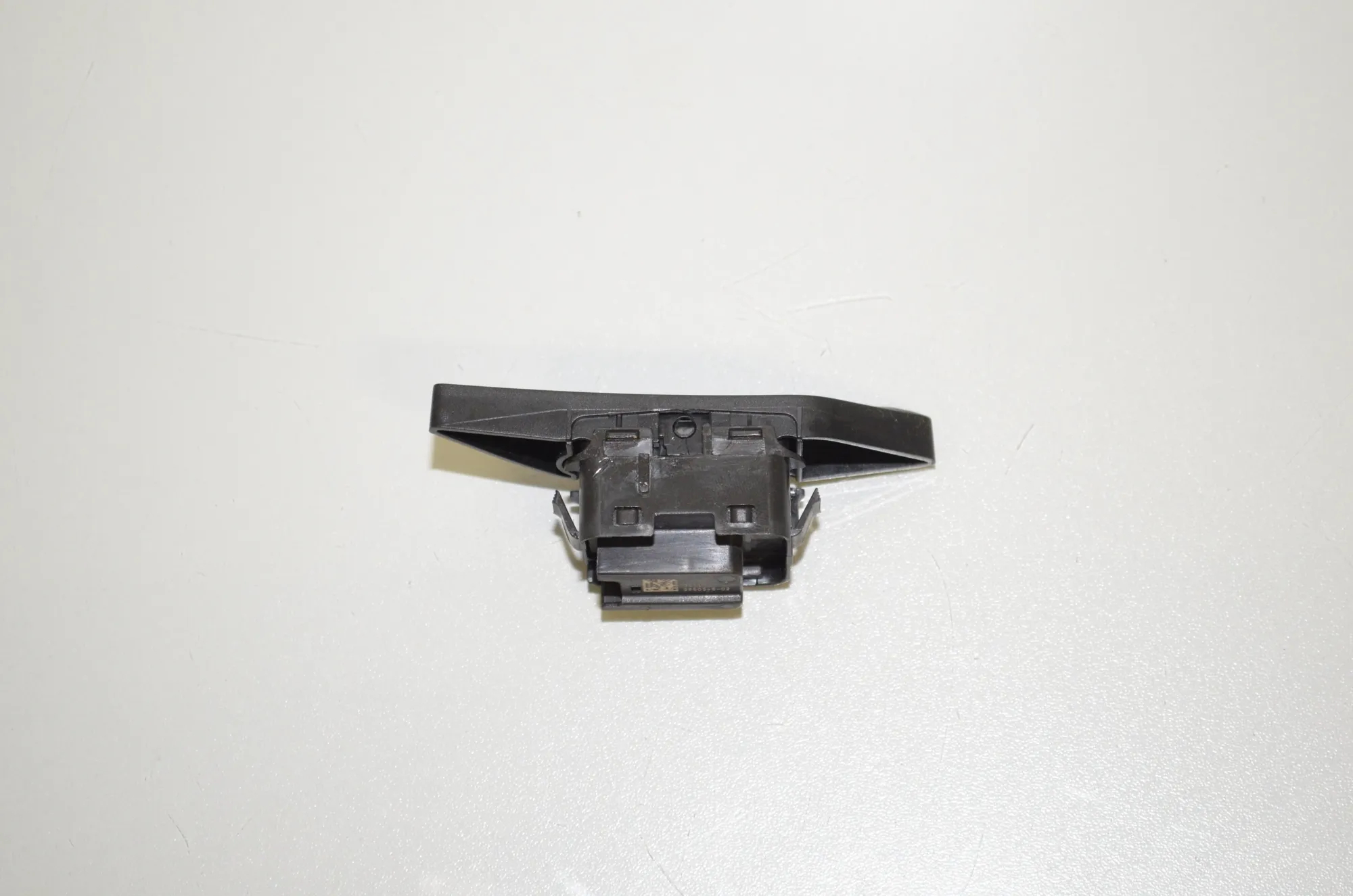 Central Locking Switch – OEM 9860546 · BMW 5 (G30) (2016 - -) 520 i 2018 – 2