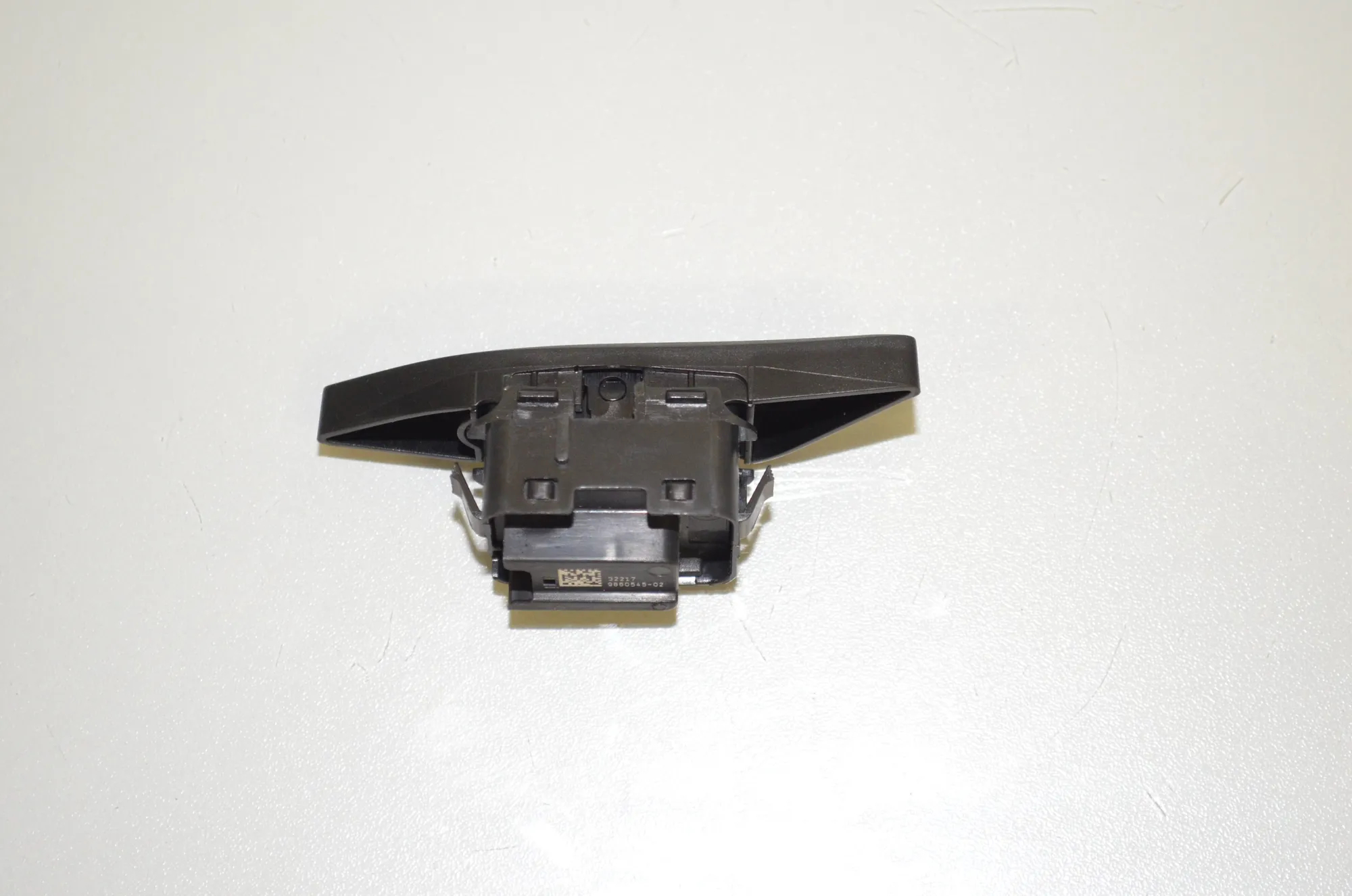 Central Locking Switch – OEM 9860545 · BMW 5 (G30) (2016 - -) 520 i 2018 – 2