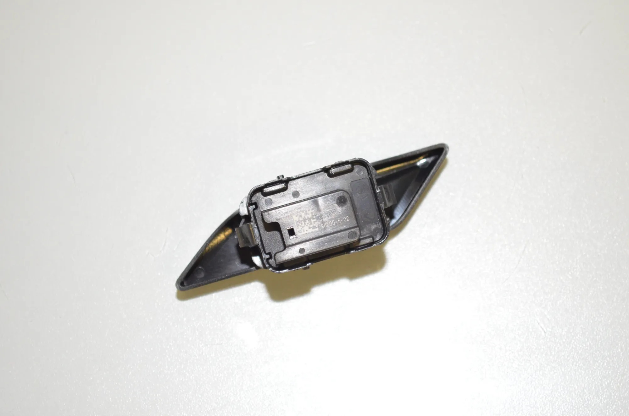Central Locking Switch – OEM 9860545 · BMW 5 (G30) (2016 - -) 520 i 2018 – 3