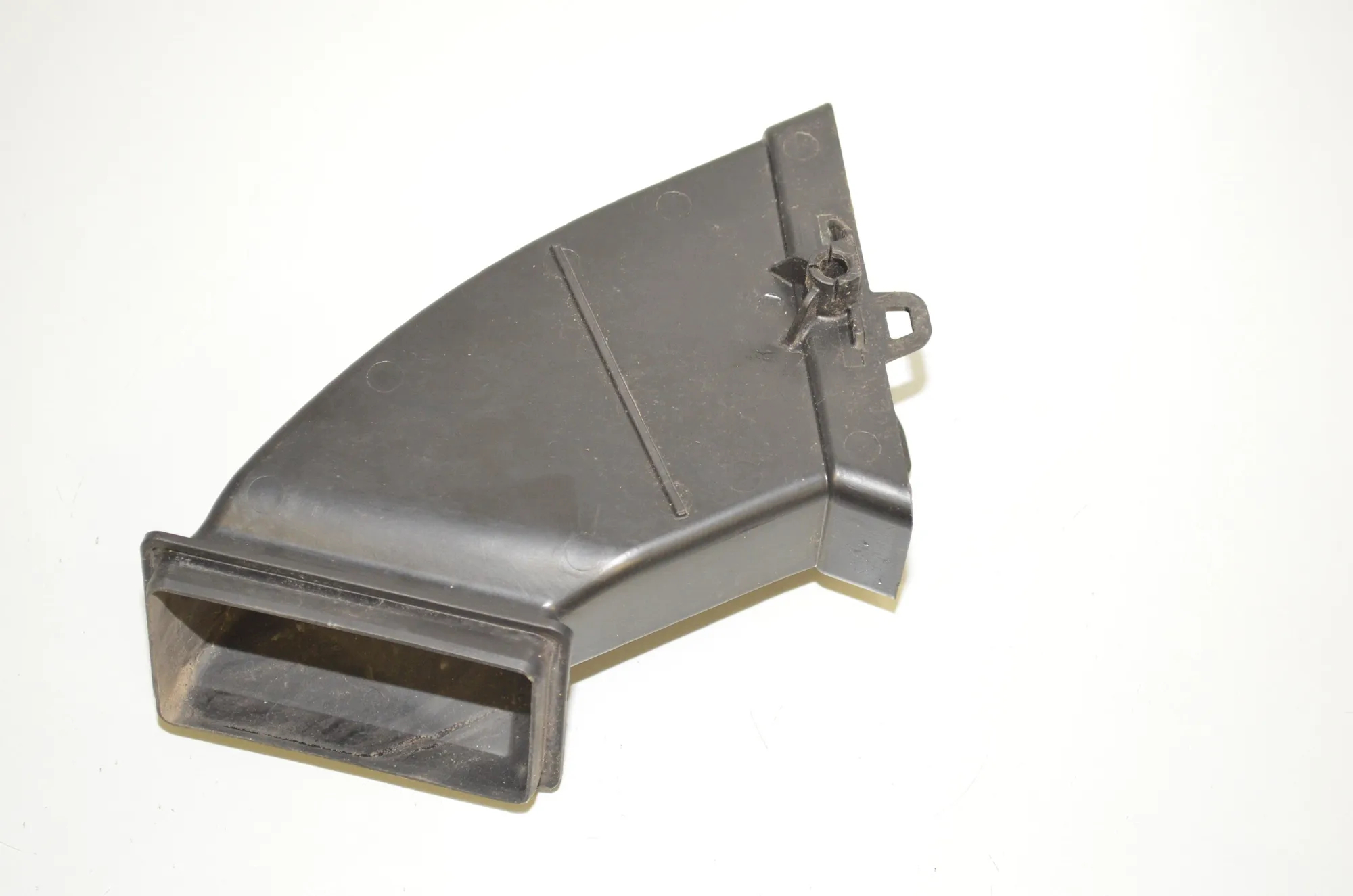 Interior Air Duct Channel – OEM 7357248 · BMW 5 (G30) (2016 - -) 520 i 2018 – 2