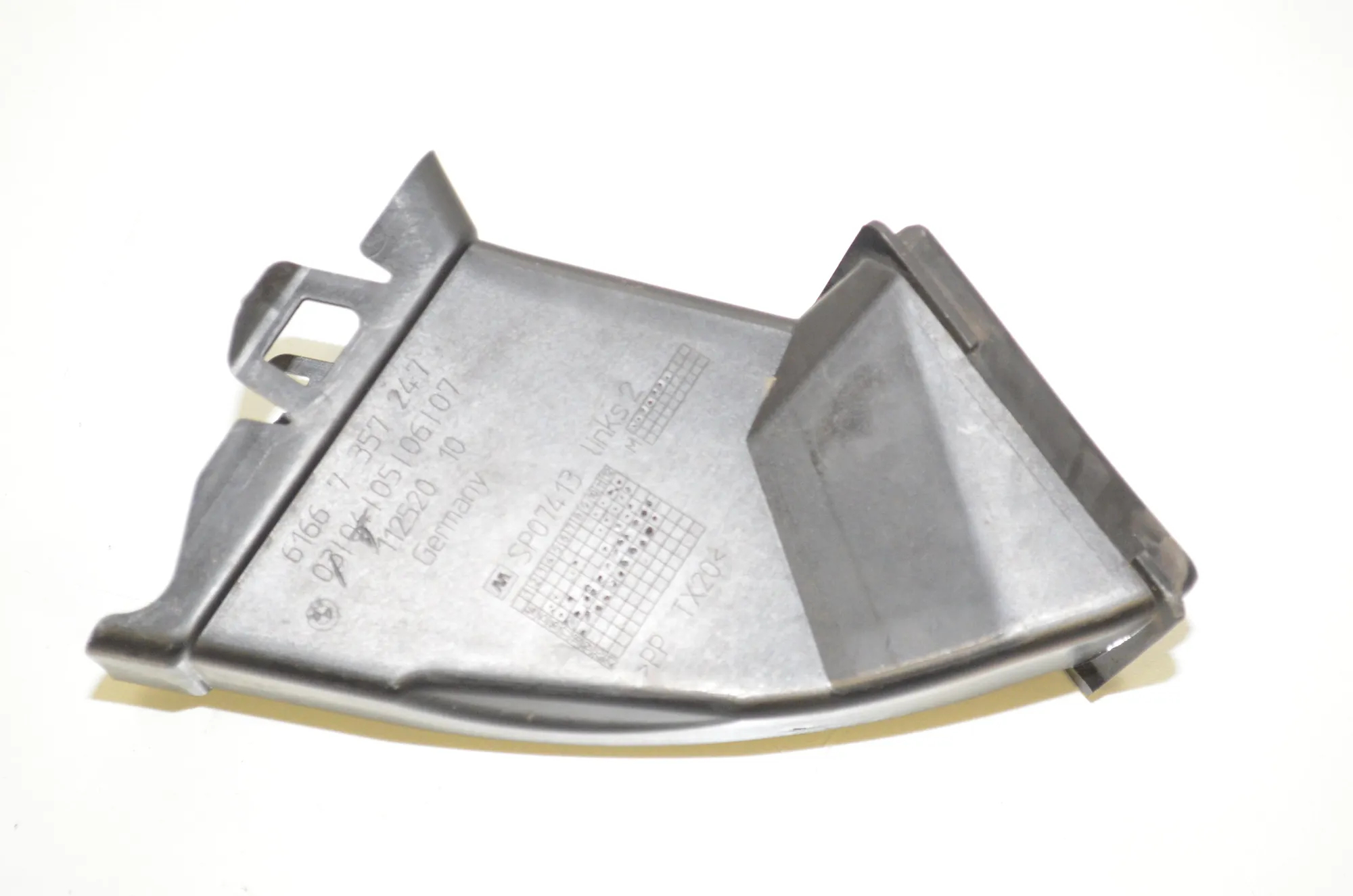 Interior Air Duct Channel – OEM 7357247 · BMW 5 (G30) (2016 - -) 520 i 2018 – 3
