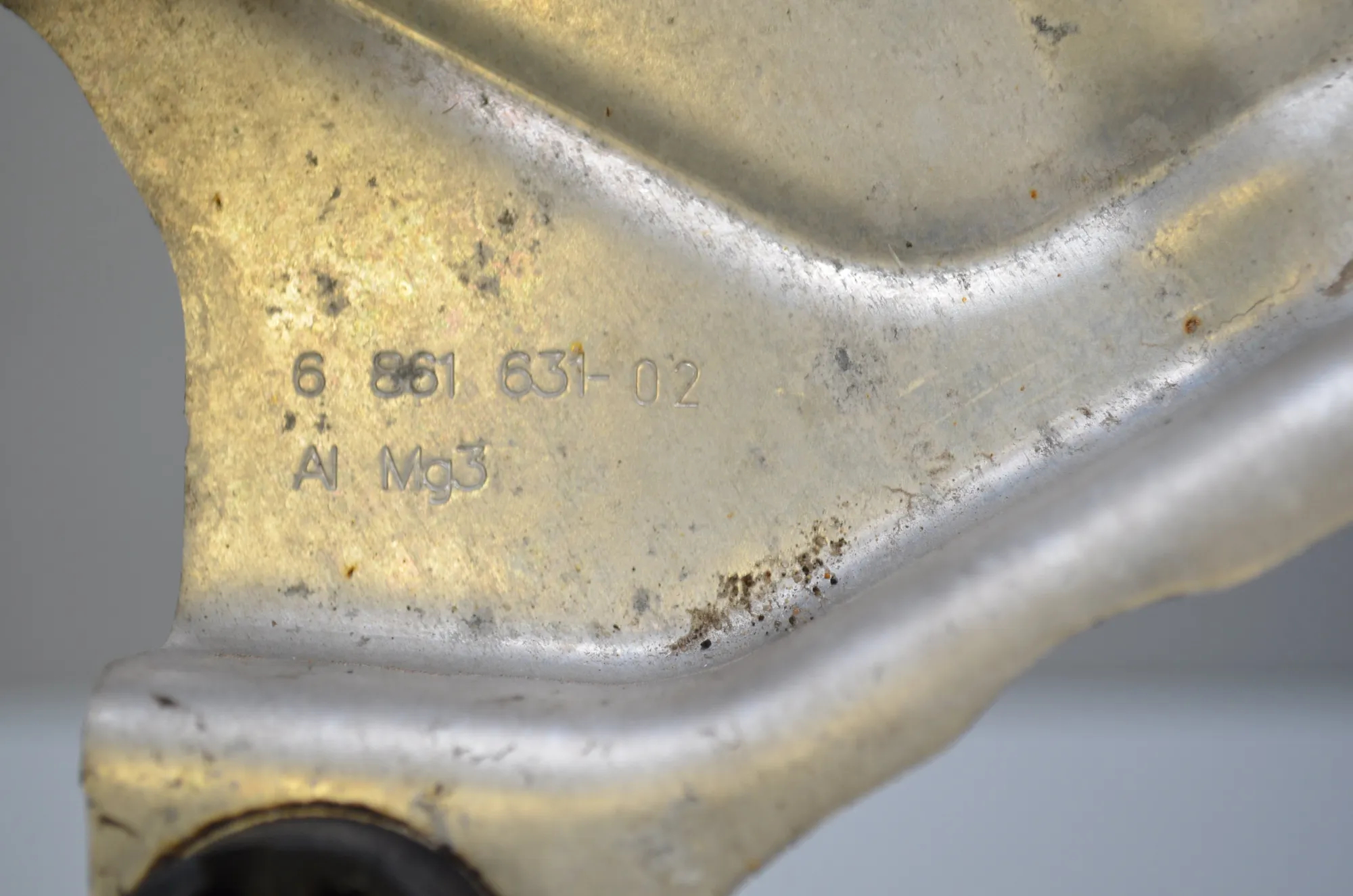 Bracket – OEM 6861631 · BMW 5 (G30) (2016 - -) 520 i 2018 – 4