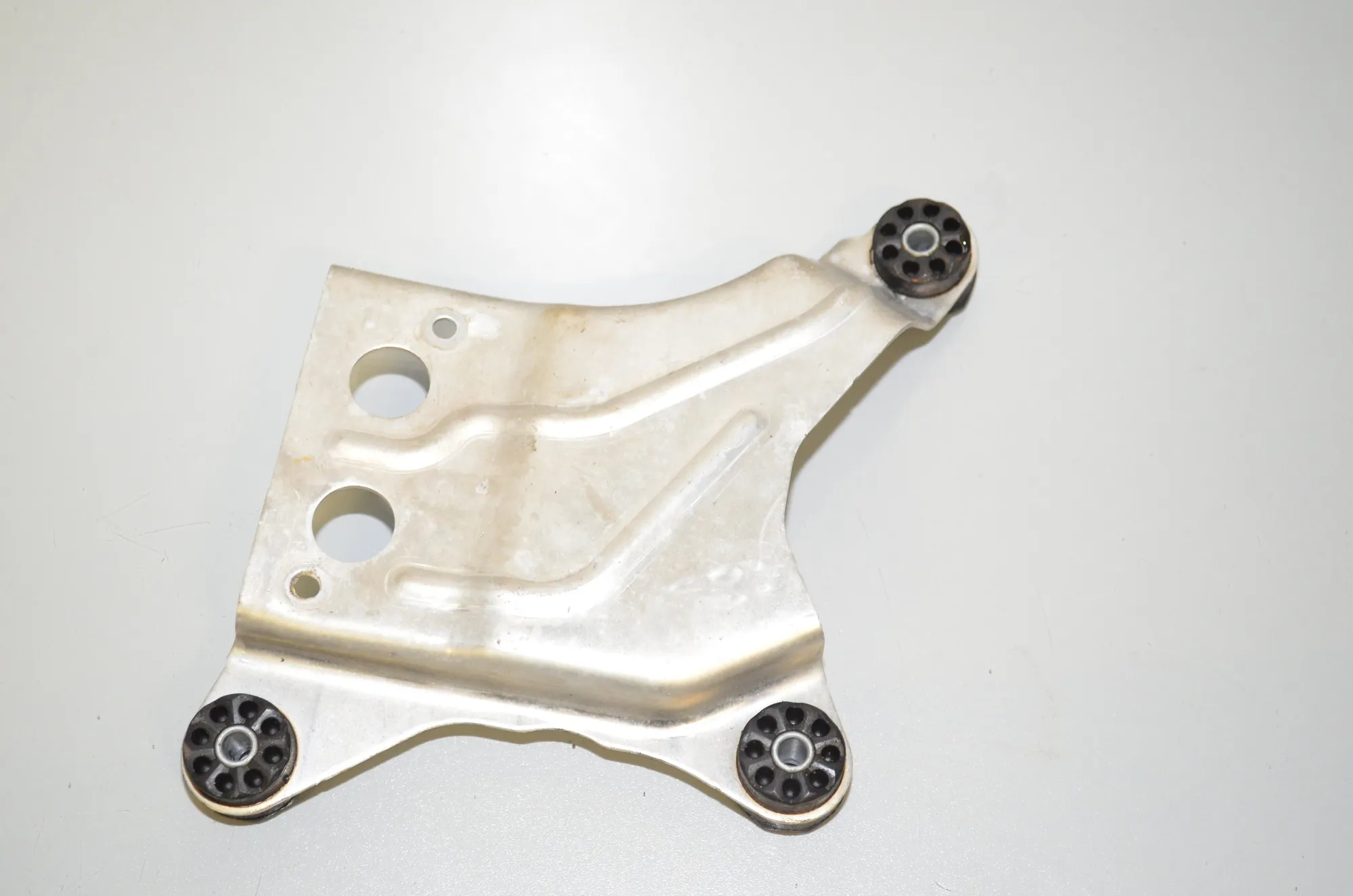 Bracket – OEM 6861631 · BMW 5 (G30) (2016 - -) 520 i 2018 – 3