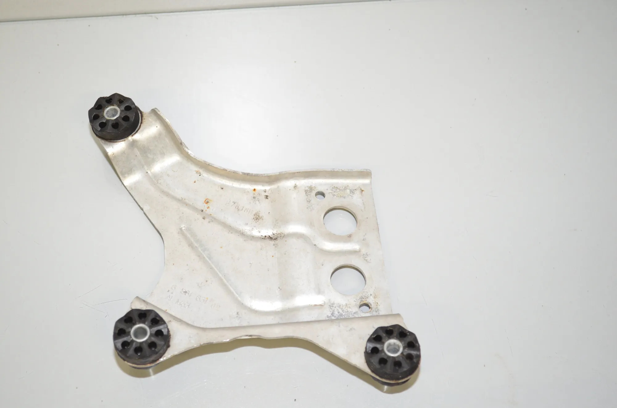 Bracket – OEM 6861631 · BMW 5 (G30) (2016 - -) 520 i 2018