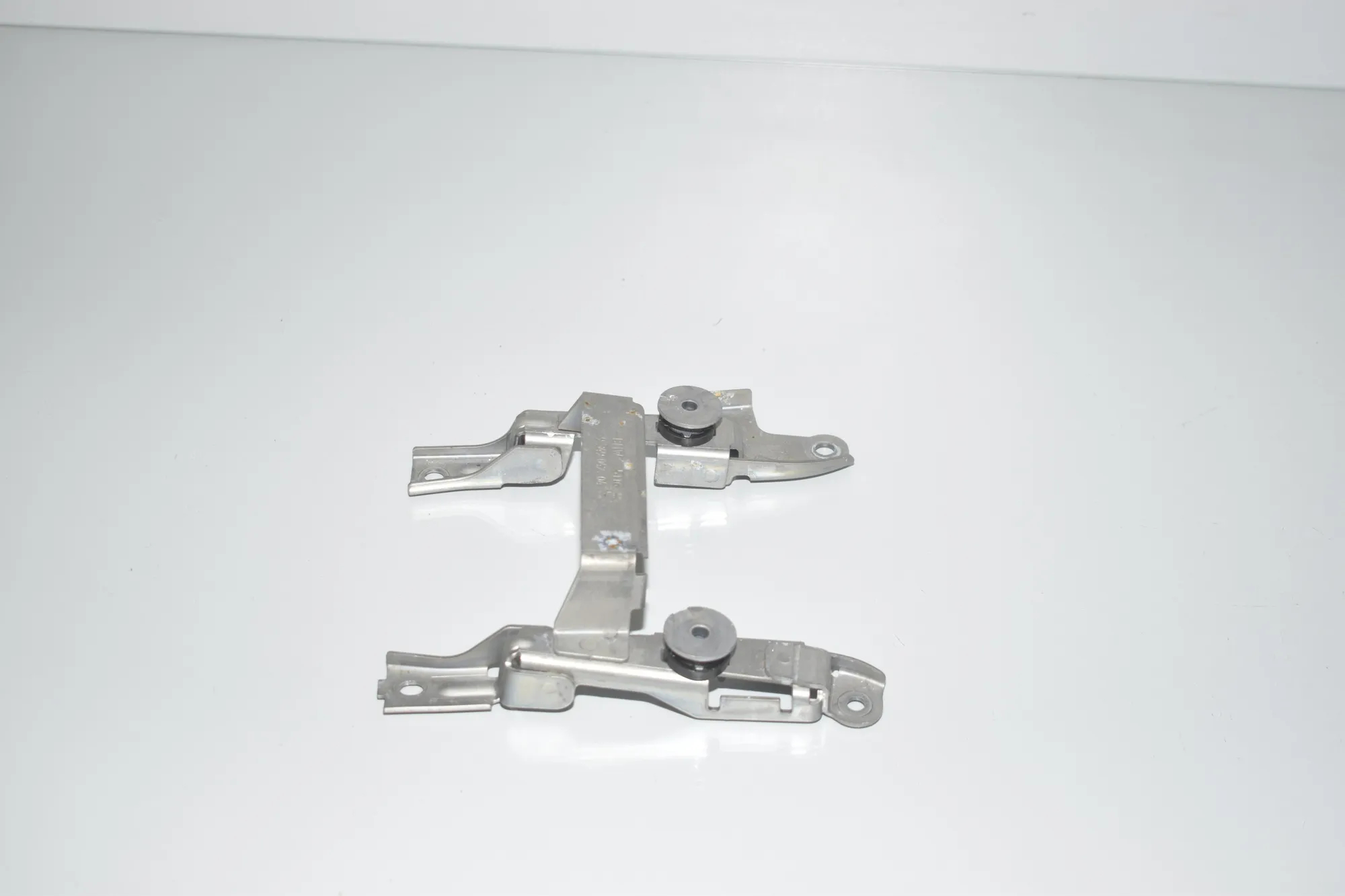 Bracket – OEM 9349042 · BMW 5 (G30) (2016 - -) 520 i 2018 – 2