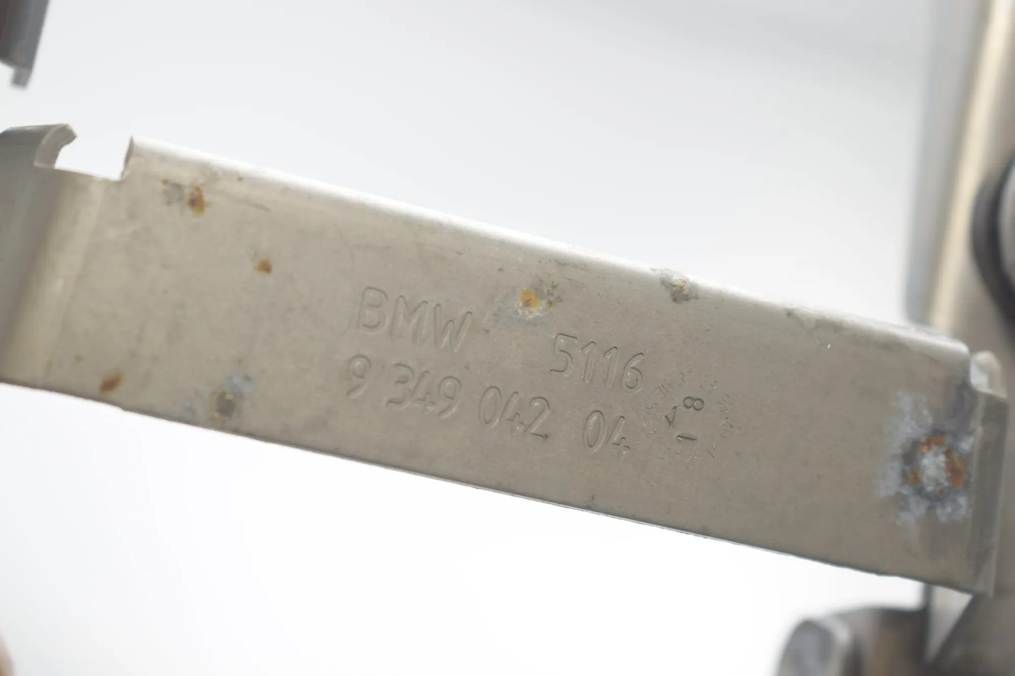 Bracket – OEM 9349042 · BMW 5 (G30) (2016 - -) 520 i 2018 – 4