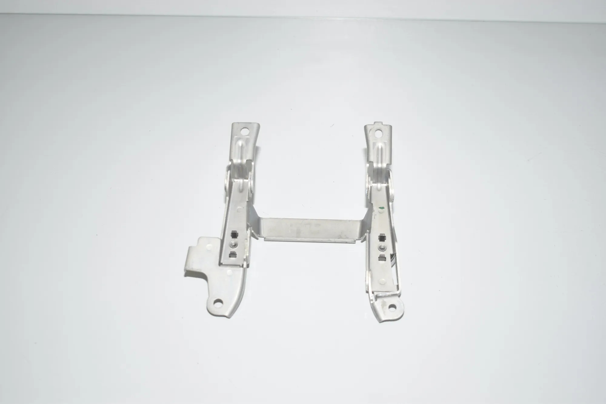 Bracket – OEM 9349042 · BMW 5 (G30) (2016 - -) 520 i 2018 – 3