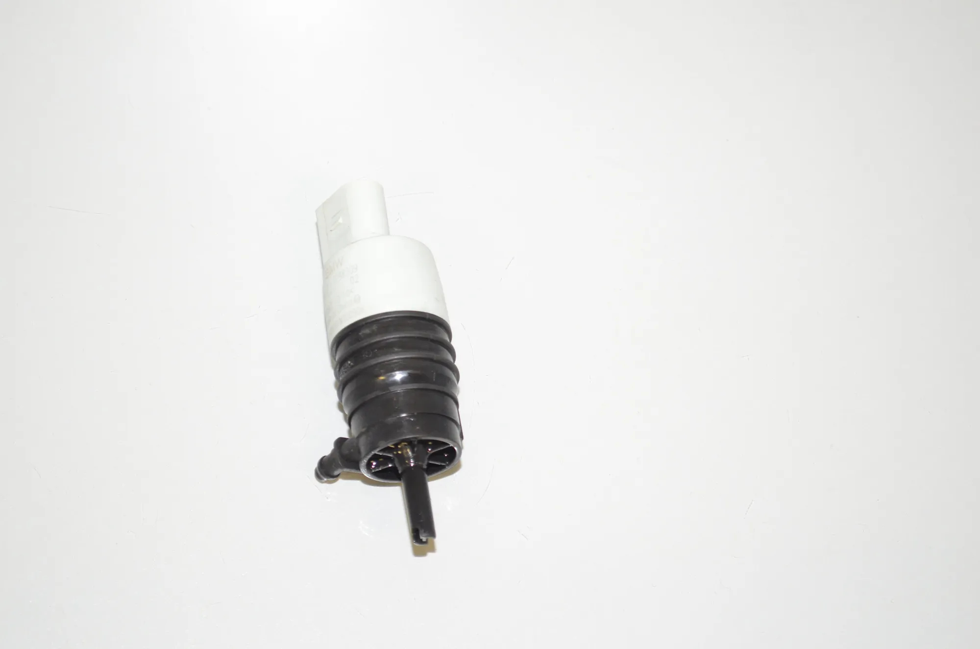 Washer Tank Motor – OEM 7298309 · BMW 5 (G30) (2016 - -) 520 i 2018