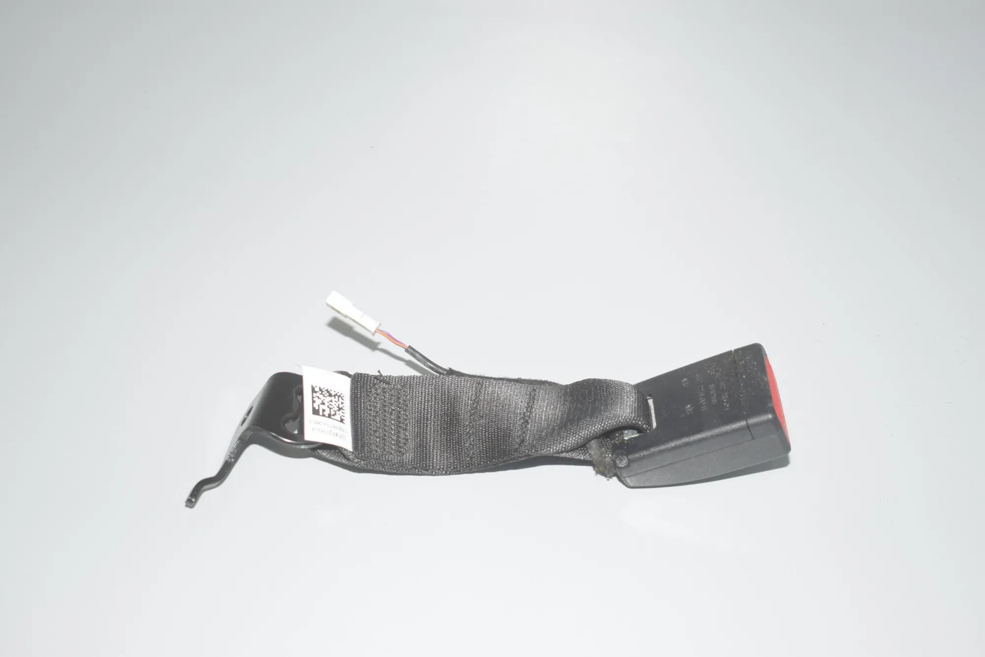 Rear Middle Seat Buckle – OEM 7412785 · BMW 5 (G30) (2016 - -) 520 i 2018 – 3