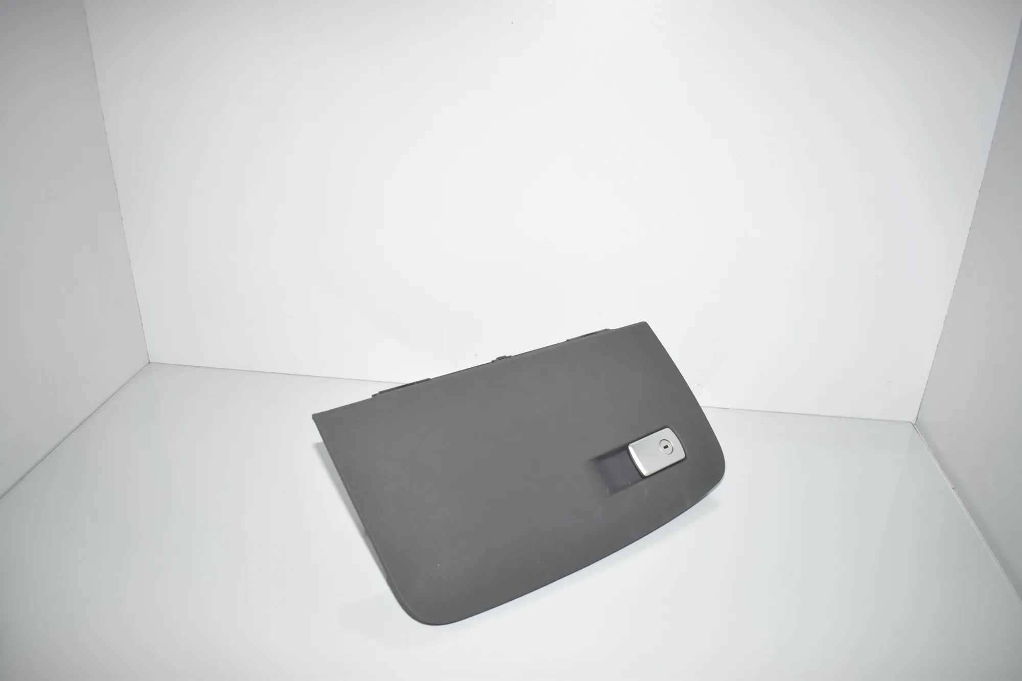 Glove Compartment – OEM 9375429 · BMW 5 (G30) (2016 - -) 520 i 2018 – 2