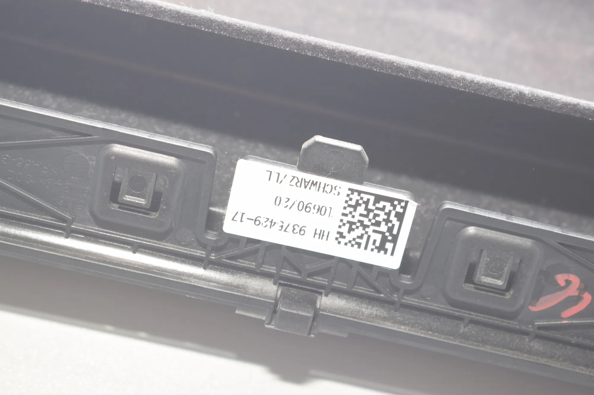 Glove Compartment – OEM 9375429 · BMW 5 (G30) (2016 - -) 520 i 2018 – 5