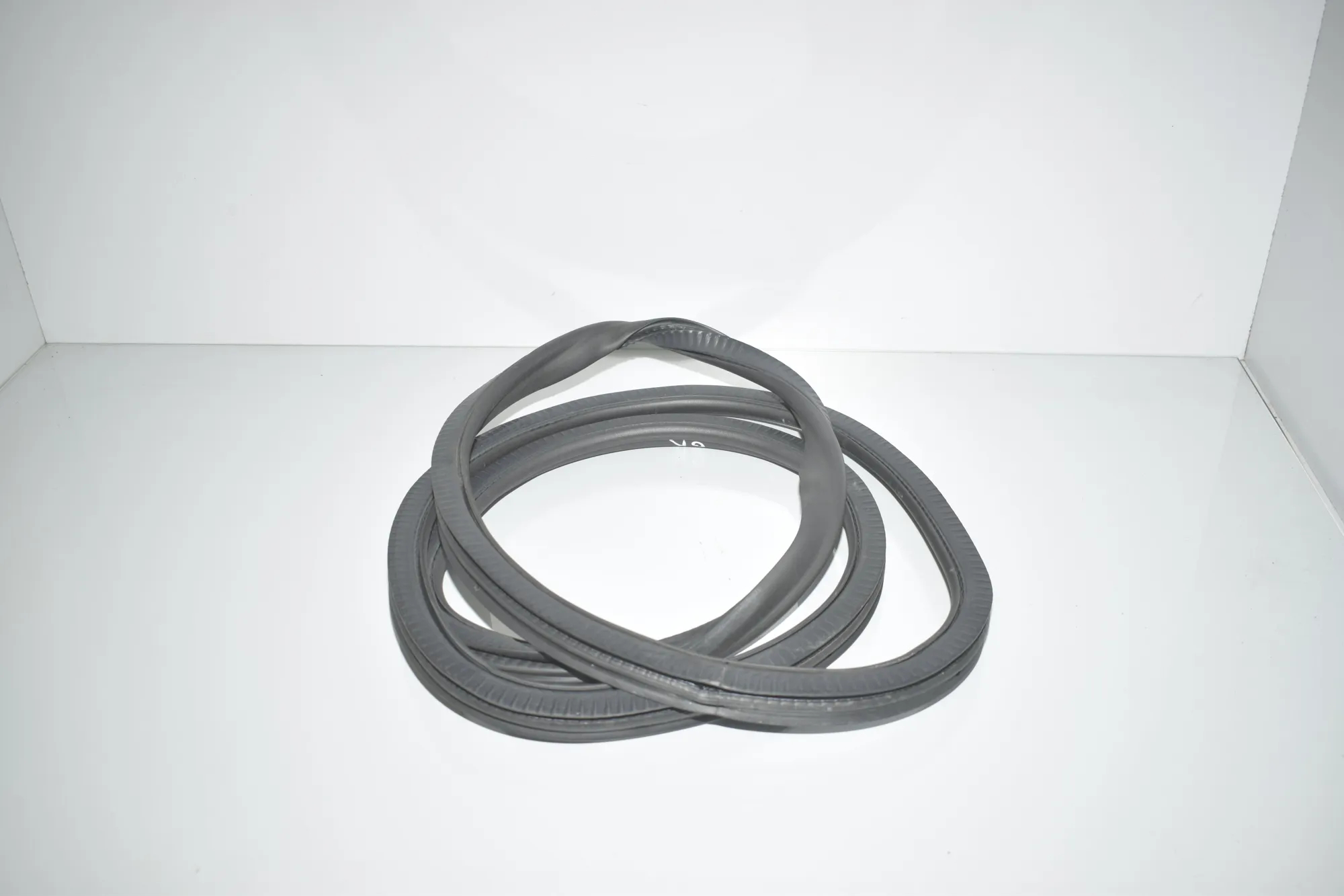 Rear Left Door Seal Rubber – OEM 7468732 · BMW 5 (G30) (2016 - -) 520 i 2018 – 2