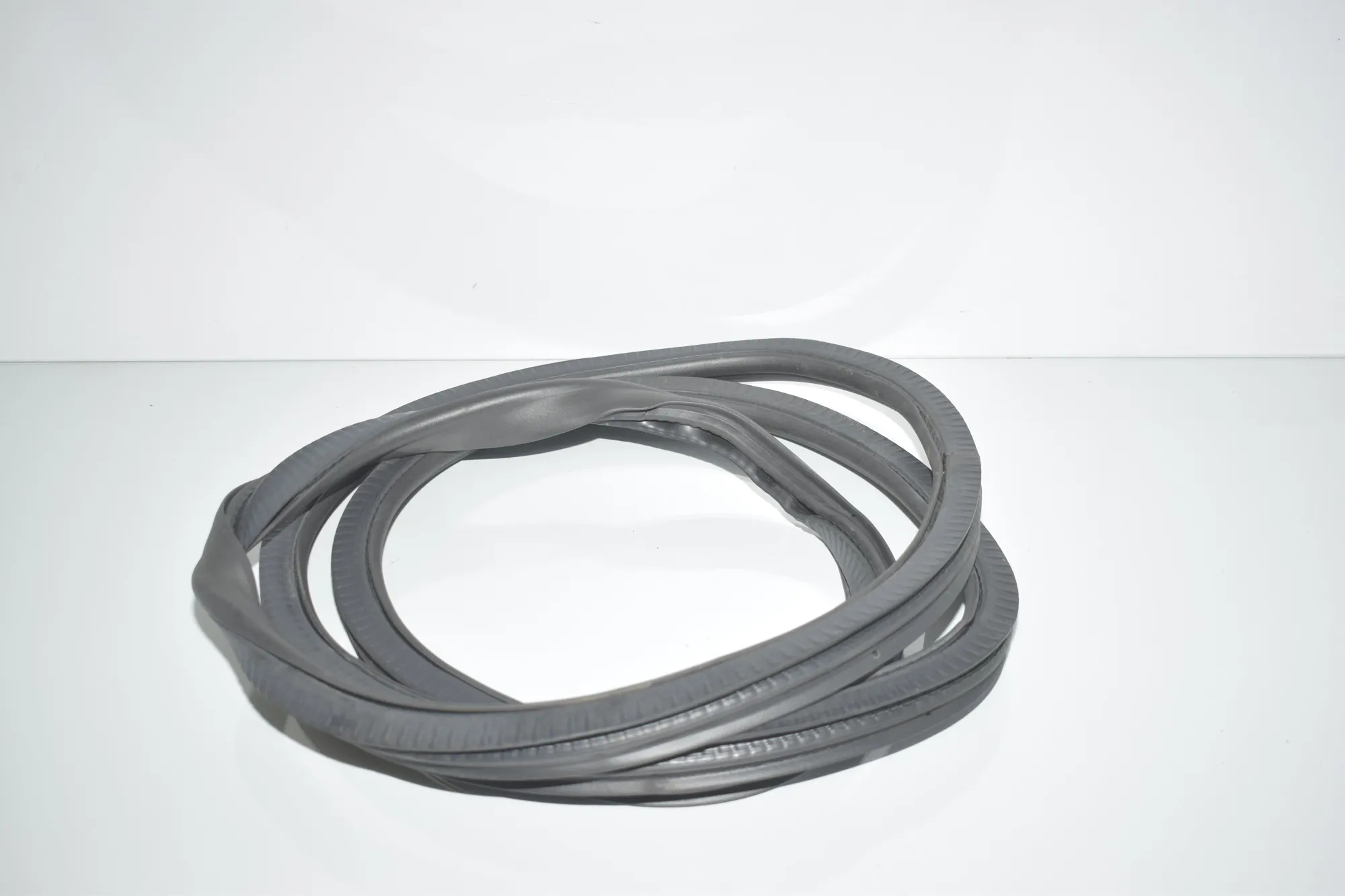 Rear Left Door Seal Rubber – OEM 7468732 · BMW 5 (G30) (2016 - -) 520 i 2018 – 3