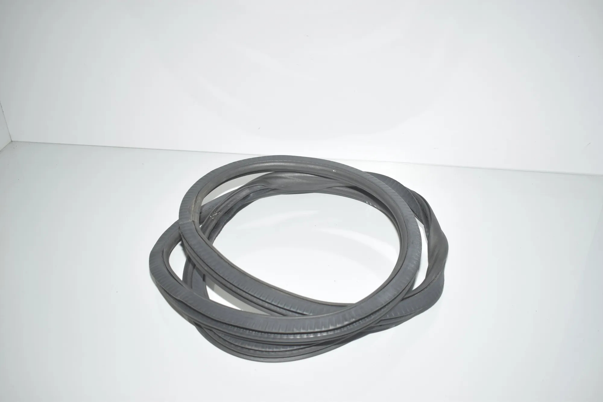 Rear Right Door Seal Rubber – OEM 7381328 · BMW 5 (G30) (2016 - -) 520 i 2018 – 2