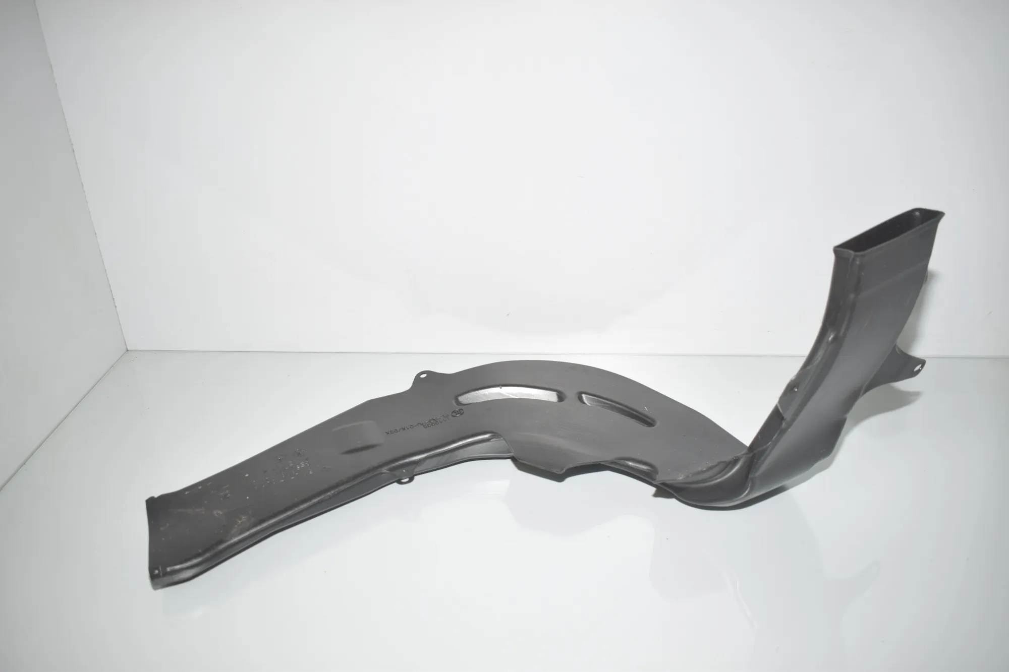 Interior Air Duct Channel – OEM 7343501 · BMW 5 (G30) (2016 - -) 520 i 2018 – 2