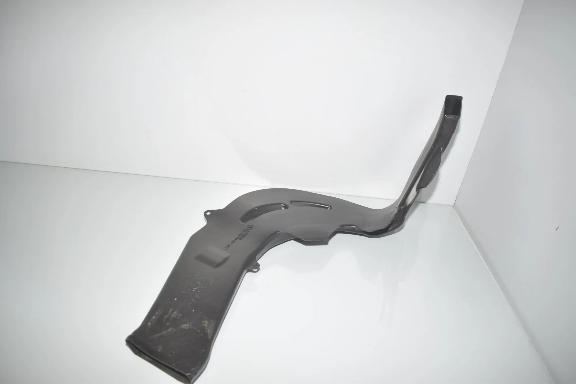 Interior Air Duct Channel – OEM 7343501 · BMW 5 (G30) (2016 - -) 520 i 2018 – 3