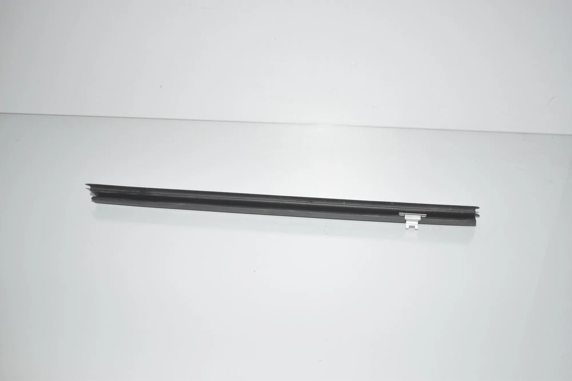 Rear Left Door Window Strip – OEM 7205735 · BMW X3 (F25) xDrive 20 d 2012 – 2