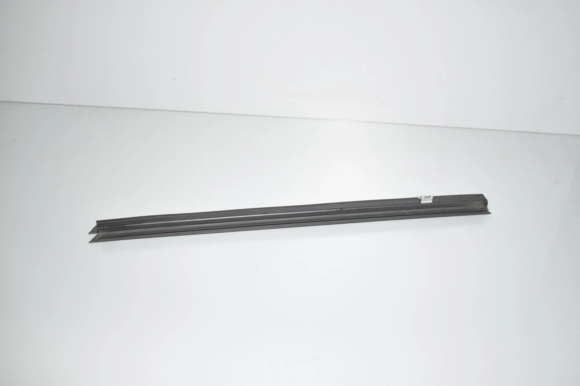 Rear Left Door Window Strip – OEM 7205735 · BMW X3 (F25) xDrive 20 d 2012 – 3