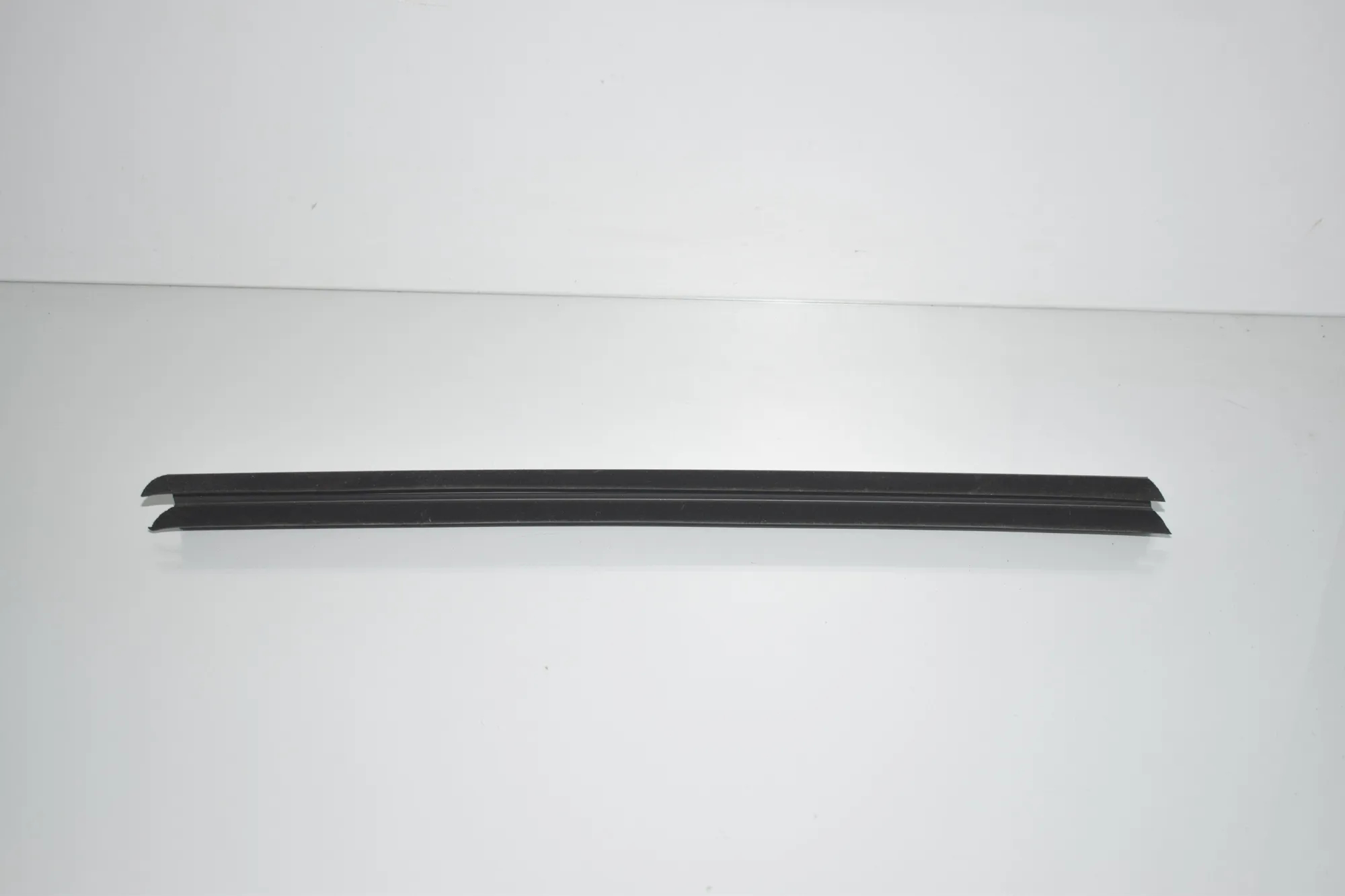 Rear Right Door Window Strip – OEM 7205736 · BMW X3 (F25) xDrive 20 d 2012