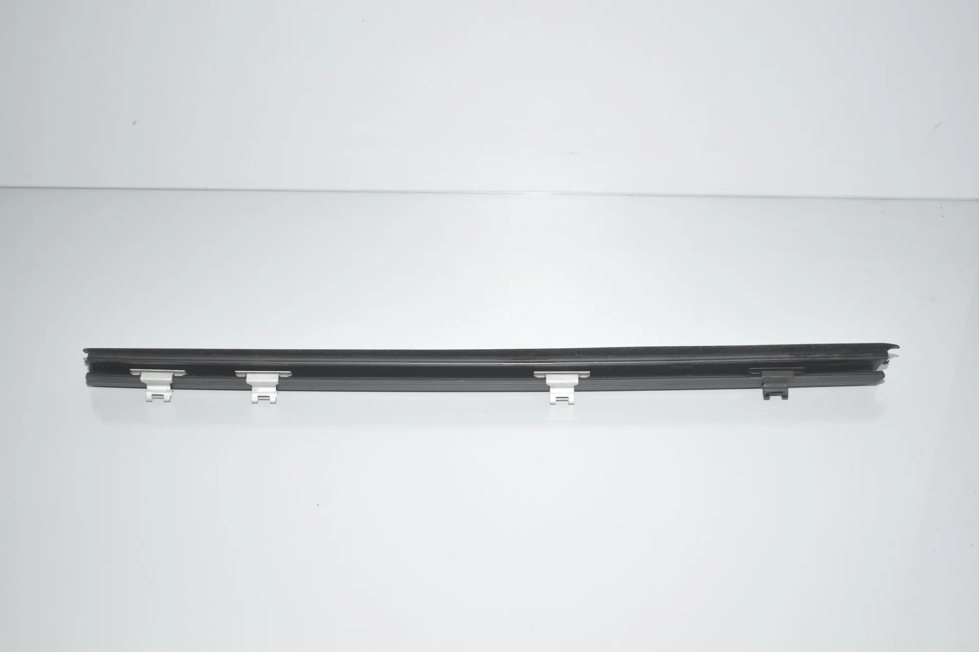 Rear Right Door Window Strip – OEM 7205736 · BMW X3 (F25) xDrive 20 d 2012 – 3