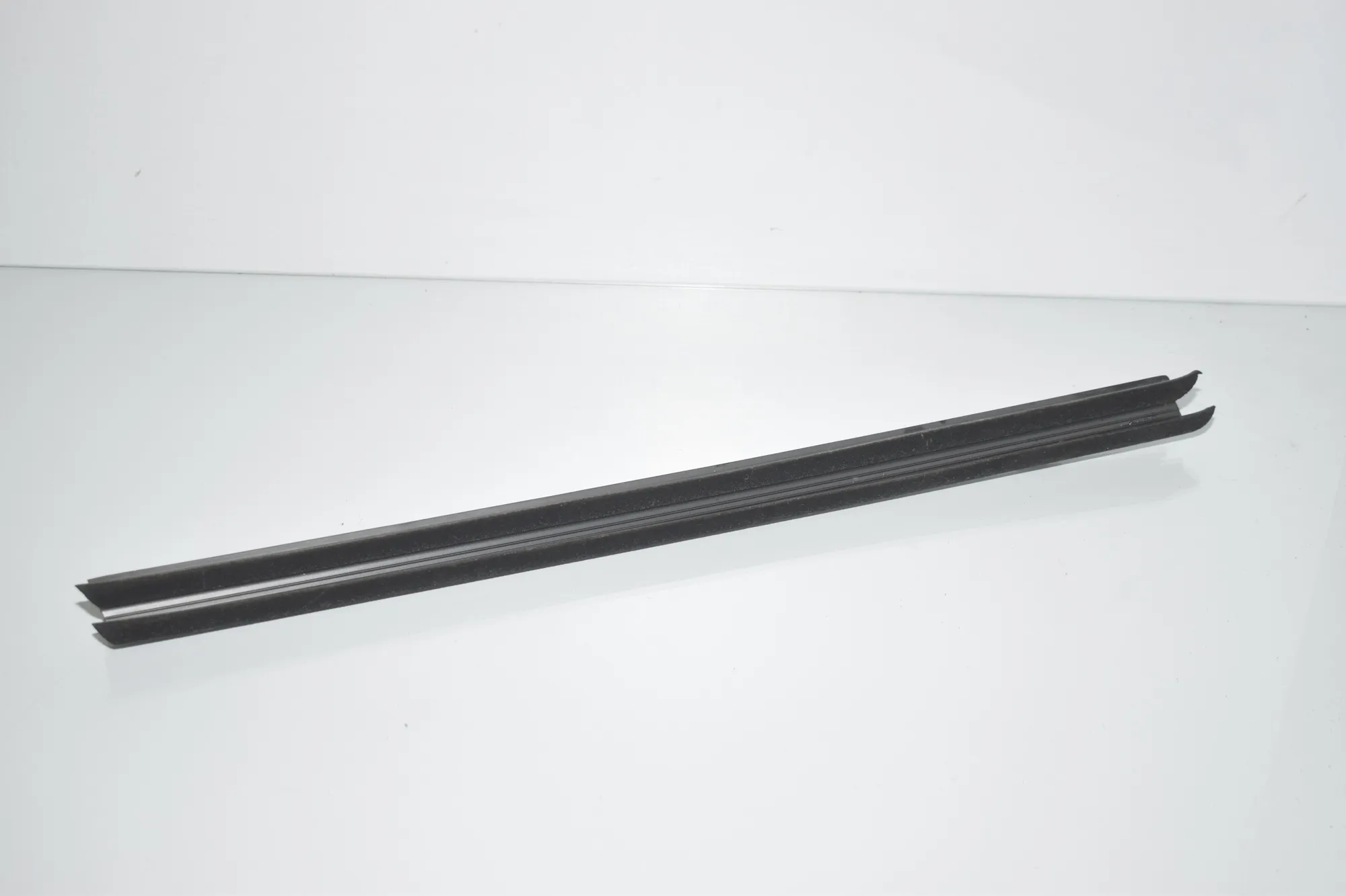 Rear Right Door Window Strip – OEM 7205736 · BMW X3 (F25) xDrive 20 d 2012 – 4