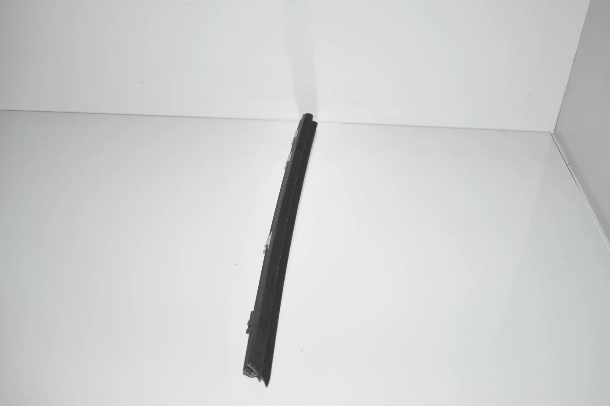 Rear Right Door Window Strip – OEM 7205736 · BMW X3 (F25) xDrive 20 d 2012 – 2