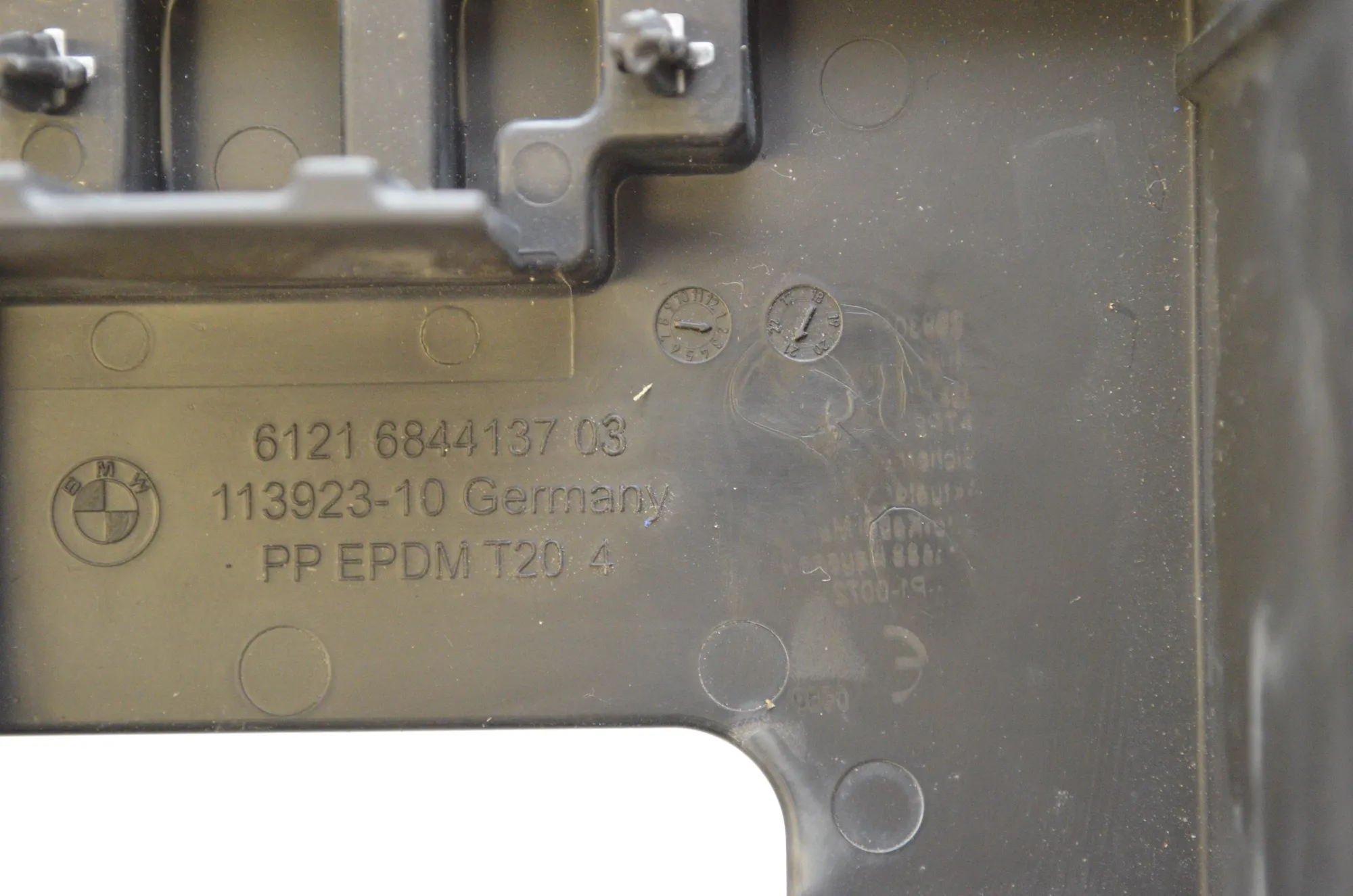 Battery Cover – OEM 6844137 · BMW 3 (G20, G28) (2018 - -) 330 e 2021 – 4