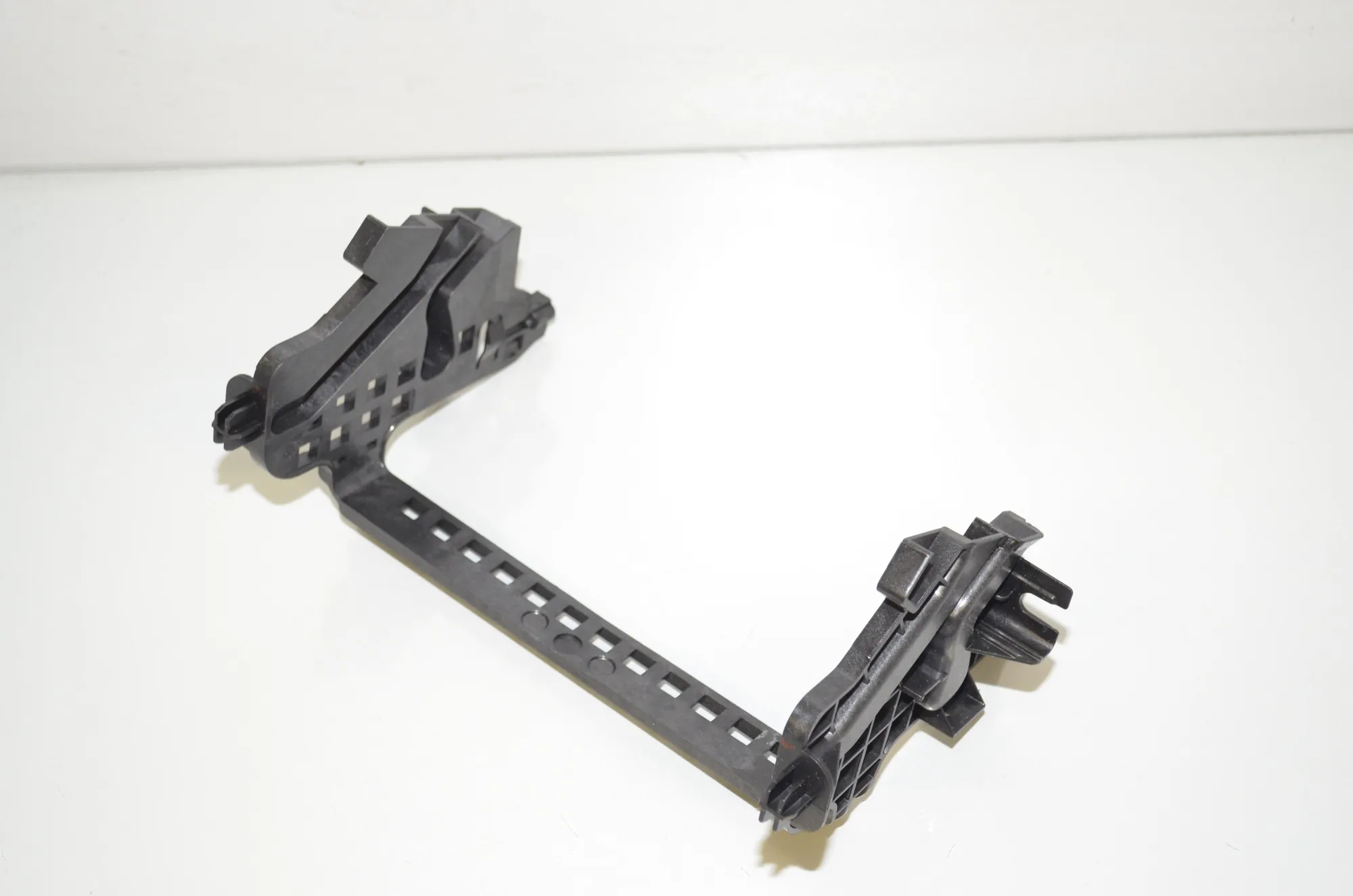 Bracket – OEM 6811443 · BMW 3 (G20, G28) (2018 - -) 330 e 2021 – 2