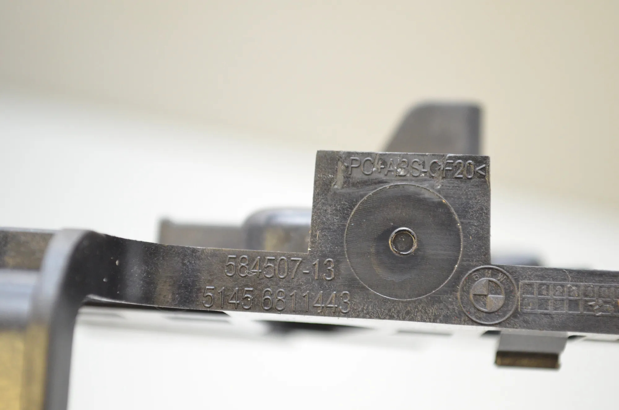 Bracket – OEM 6811443 · BMW 3 (G20, G28) (2018 - -) 330 e 2021 – 4