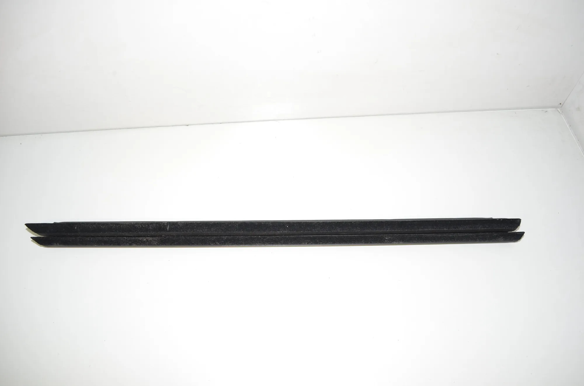 Front Right Door Window Molding – OEM 7407420 · BMW 3 (G20, G28) (2018 - -) 330 e 2021