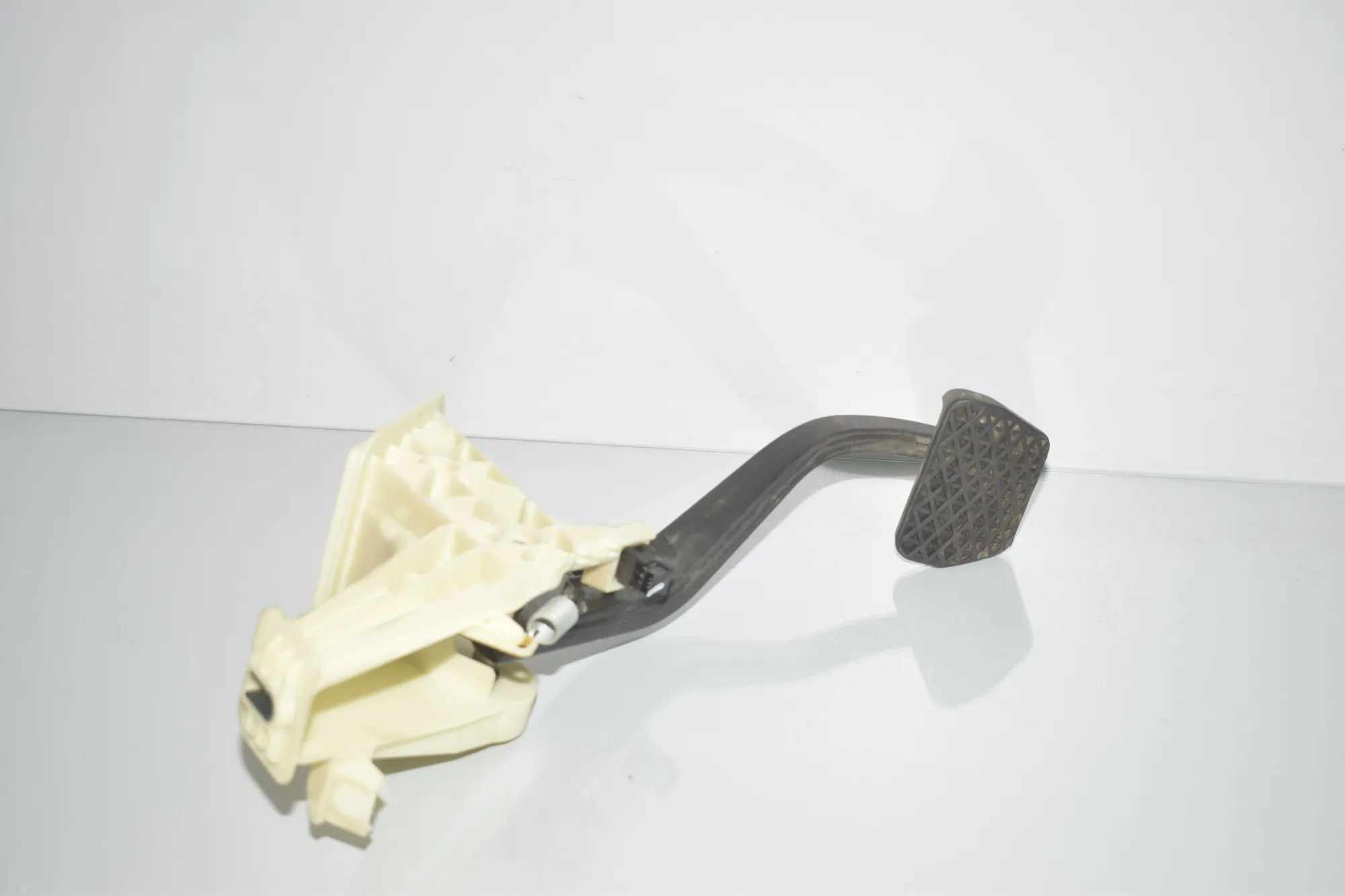 Brake Pedal – OEM 6787363 · BMW X3 (F25) xDrive 20 d 2012 – 3