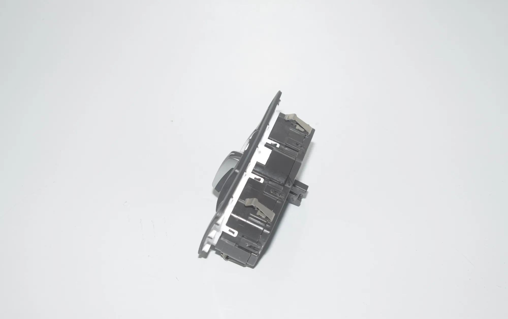 Headlight Switch Control Unit – OEM 6847522 · BMW 1 (F20) BMW 1 (F20) 114 d 2020 – 3