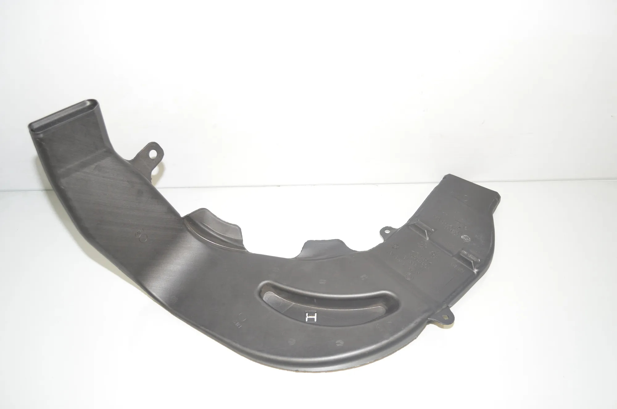 Interior Air Duct Channel – OEM 7443137 · BMW 3 (G20, G28) (2018 - -) 330 e 2021