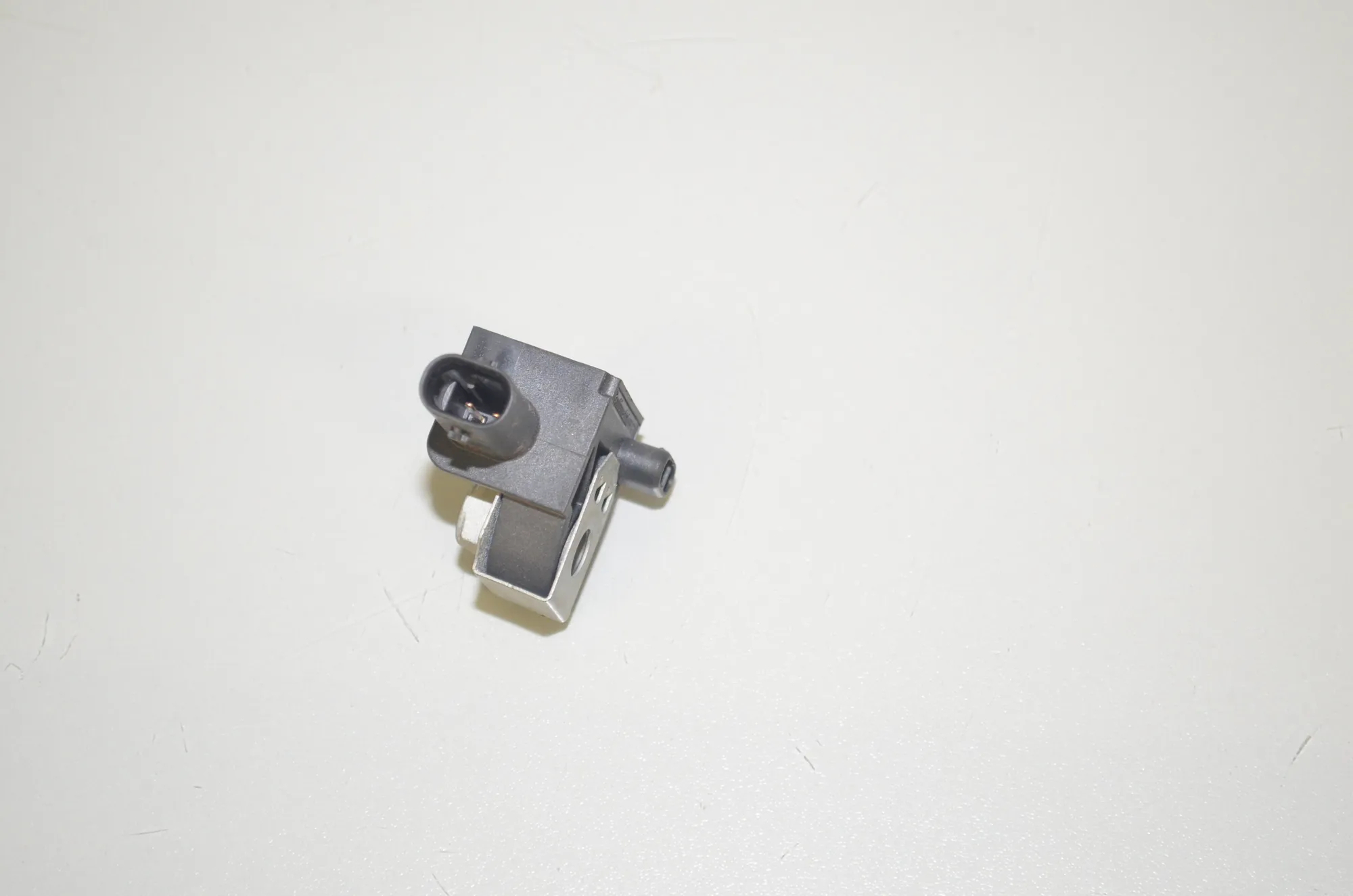 Front Left Impact Sensor – OEM 9224177 · BMW X3 (F25) xDrive 20 d 2012 – 2