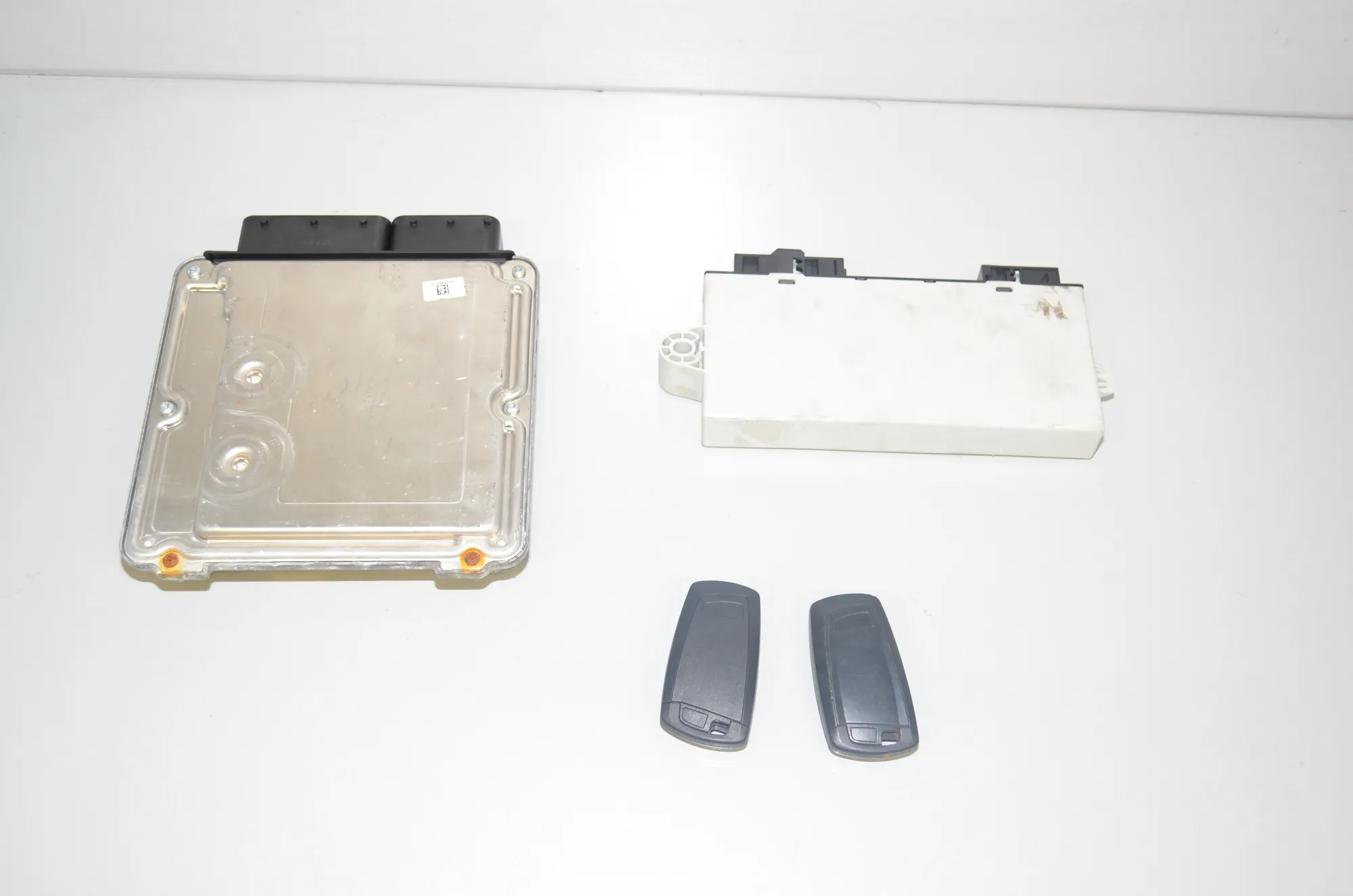 Engine Ignition ECU Set – OEM 8518126 · BMW 5 Touring (F11) 530 d 2012 – 2