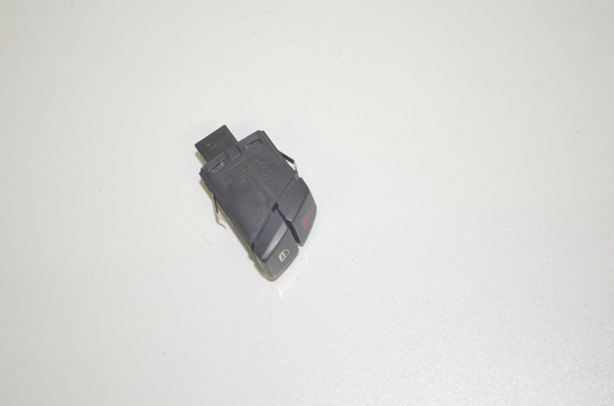 Hazard Button – OEM 9161896 · BMW 5 Touring (F11) 530 d 2012 – 3