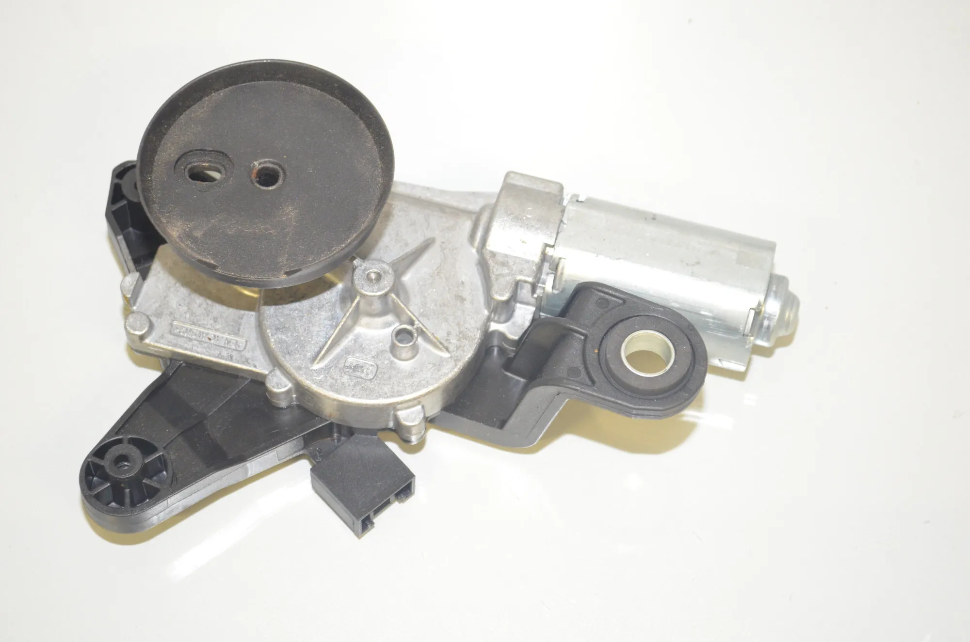 Tailgate Window Wiper Motor – OEM 7311415 · BMW 5 Touring (F11) 530 d 2012 – 2