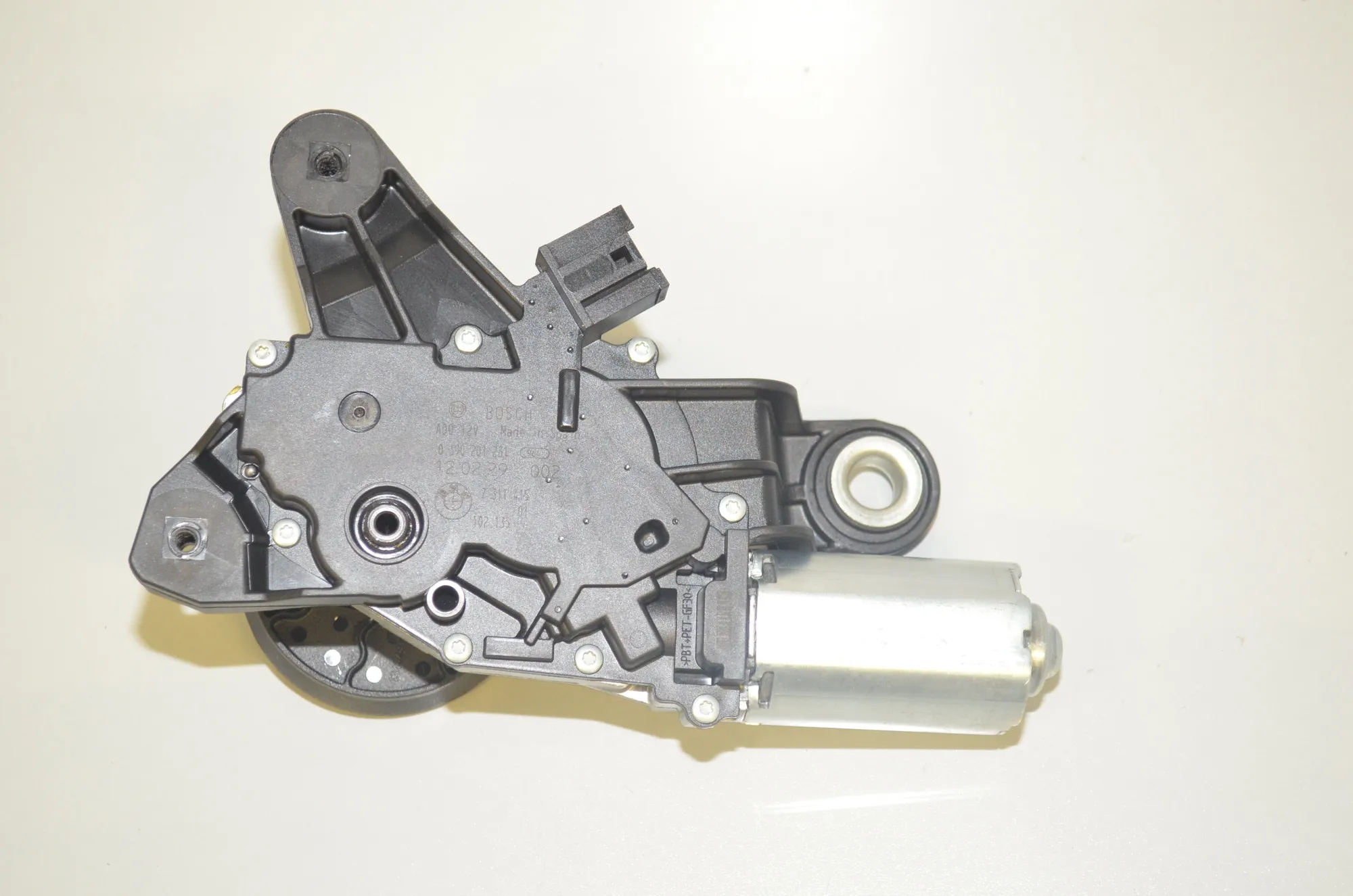 Tailgate Window Wiper Motor – OEM 7311415 · BMW 5 Touring (F11) 530 d 2012 – 3