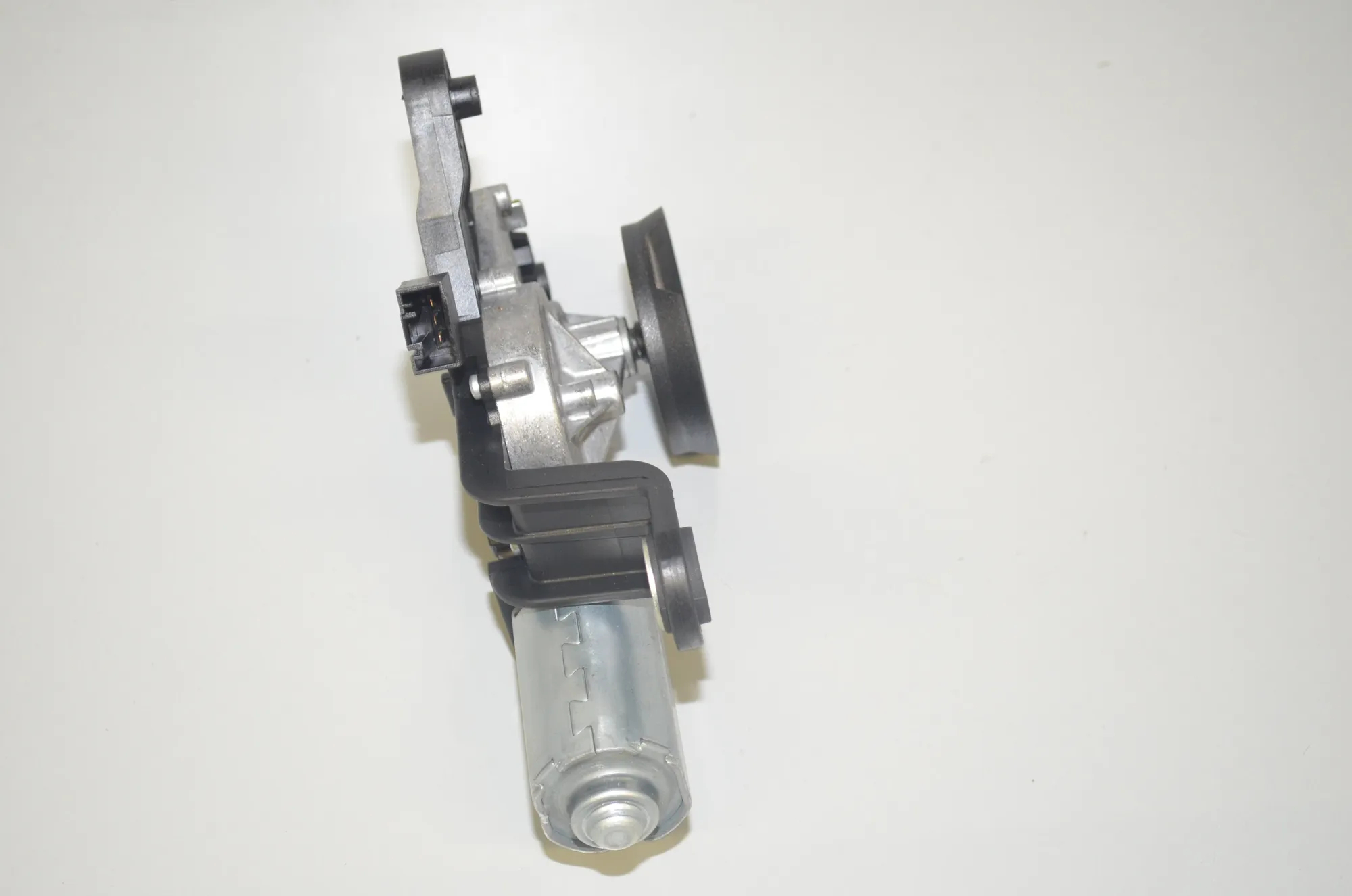 Tailgate Window Wiper Motor – OEM 7311415 · BMW 5 Touring (F11) 530 d 2012 – 4