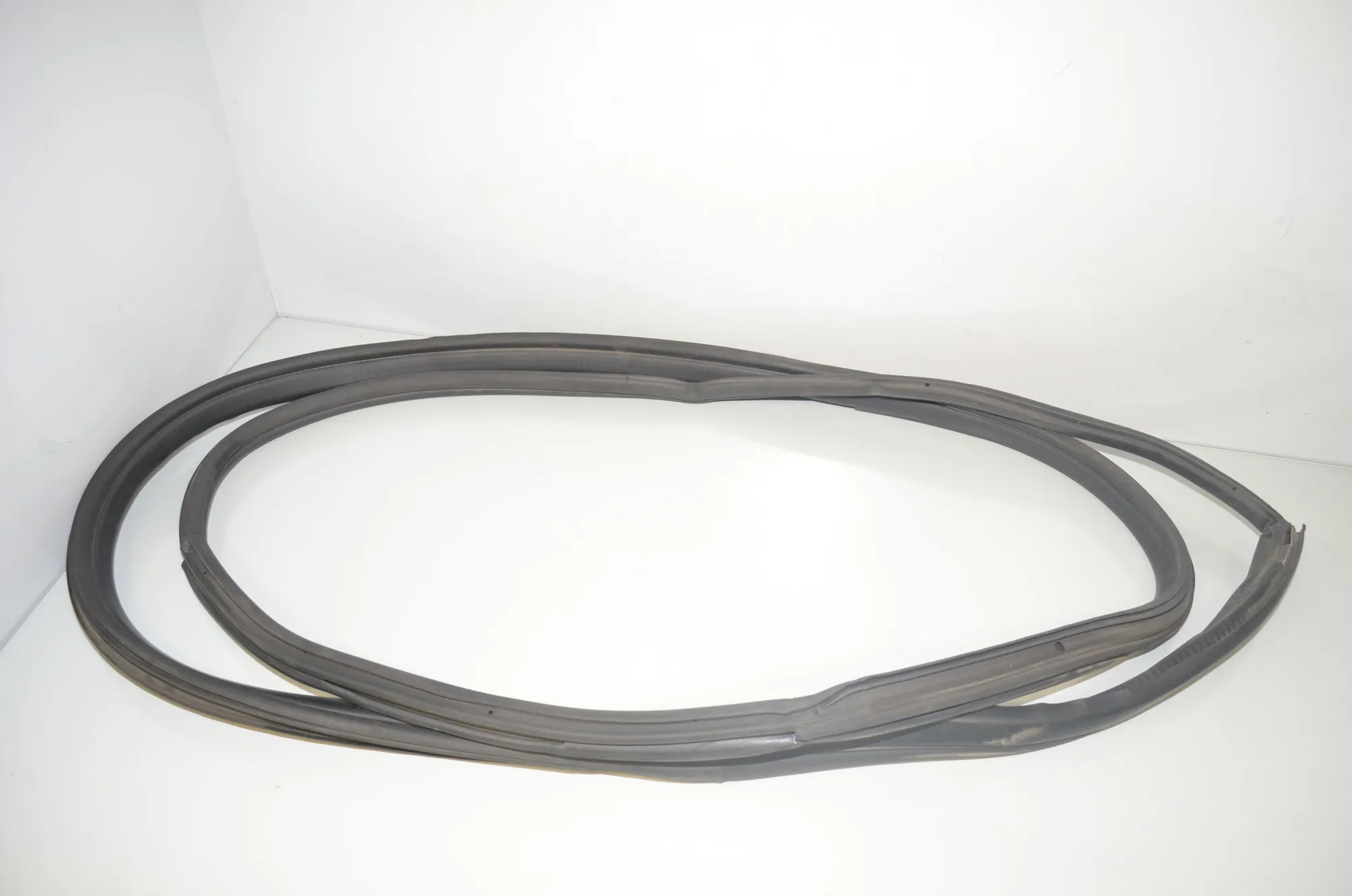 Front Right Door Seal Rubber – OEM 7361018 · BMW i3 (I01) s Electric 2020 – 2