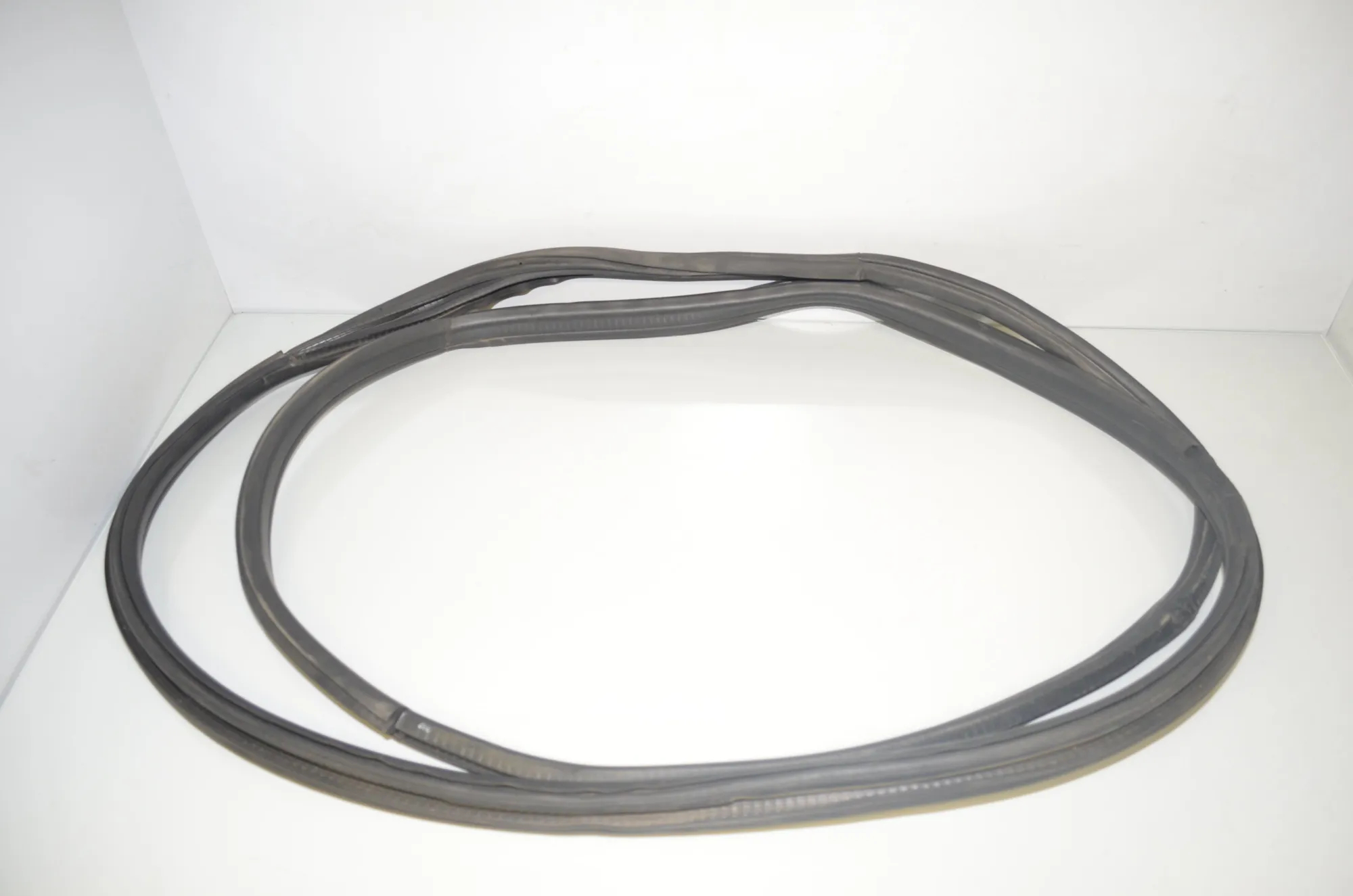 Front Right Door Seal Rubber – OEM 7361018 · BMW i3 (I01) s Electric 2020 – 4