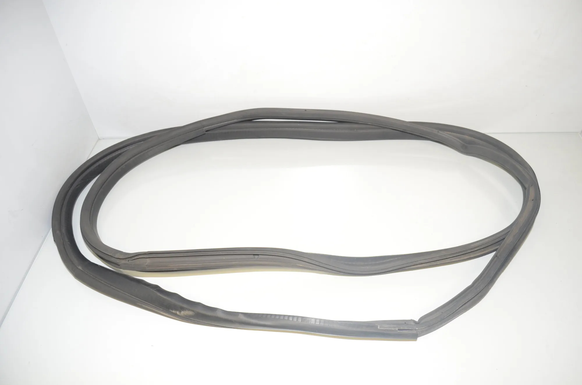 Front Right Door Seal Rubber – OEM 7361018 · BMW i3 (I01) s Electric 2020 – 3