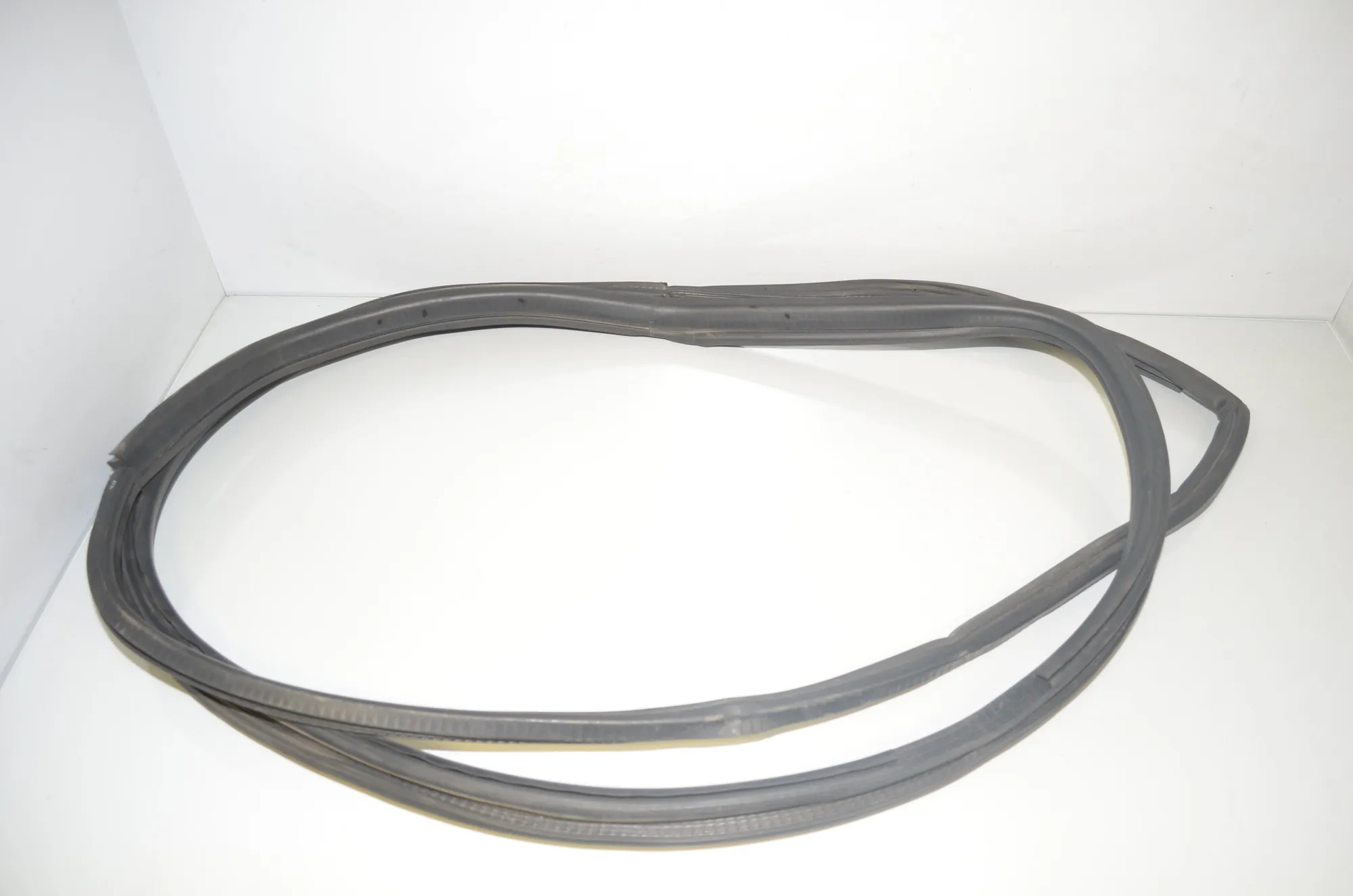 Front Right Door Seal Rubber – OEM 7361018 · BMW i3 (I01) s Electric 2020