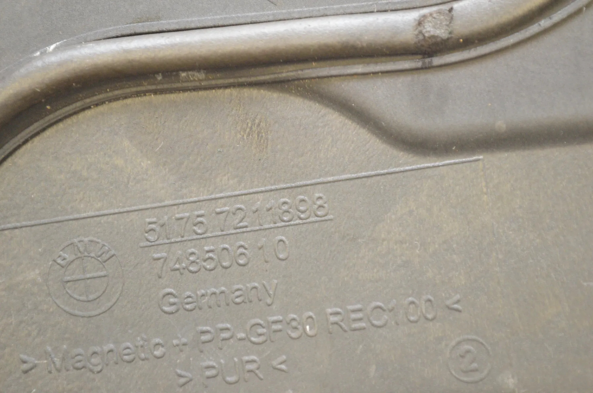 Other Body Parts – OEM 7211898 · BMW 5 Touring (F11) 530 d 2012 – 4