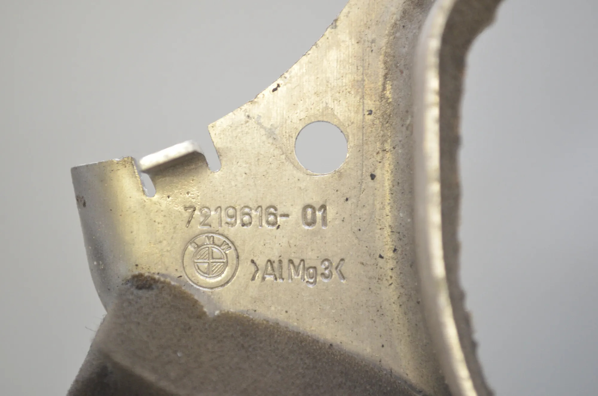 Bracket – OEM 6797679 · BMW 5 Touring (F11) 530 d 2012 – 5