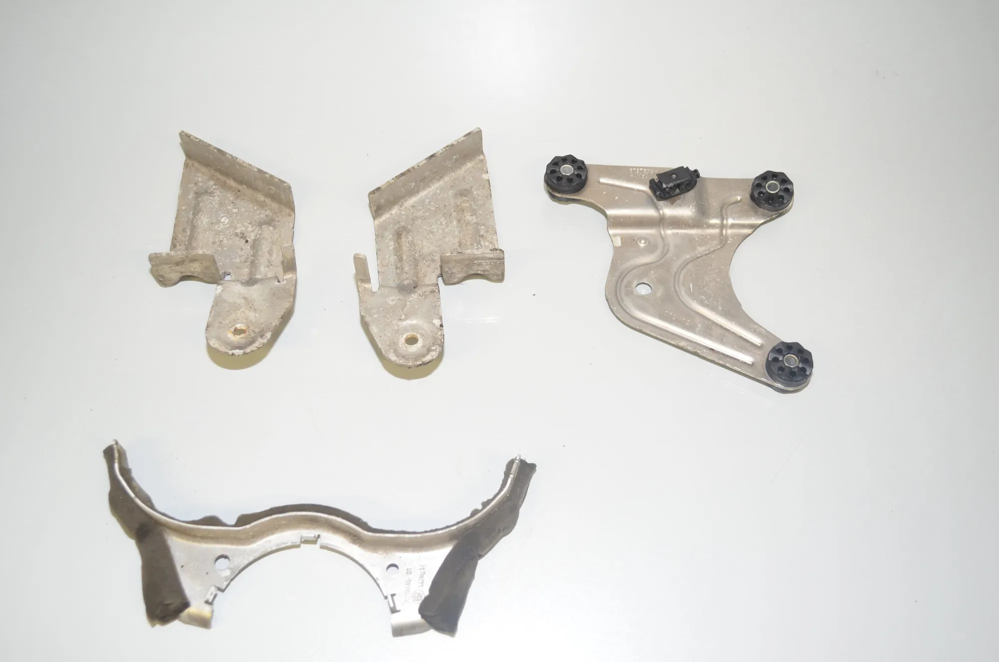 Bracket – OEM 6797679 · BMW 5 Touring (F11) 530 d 2012 – 2