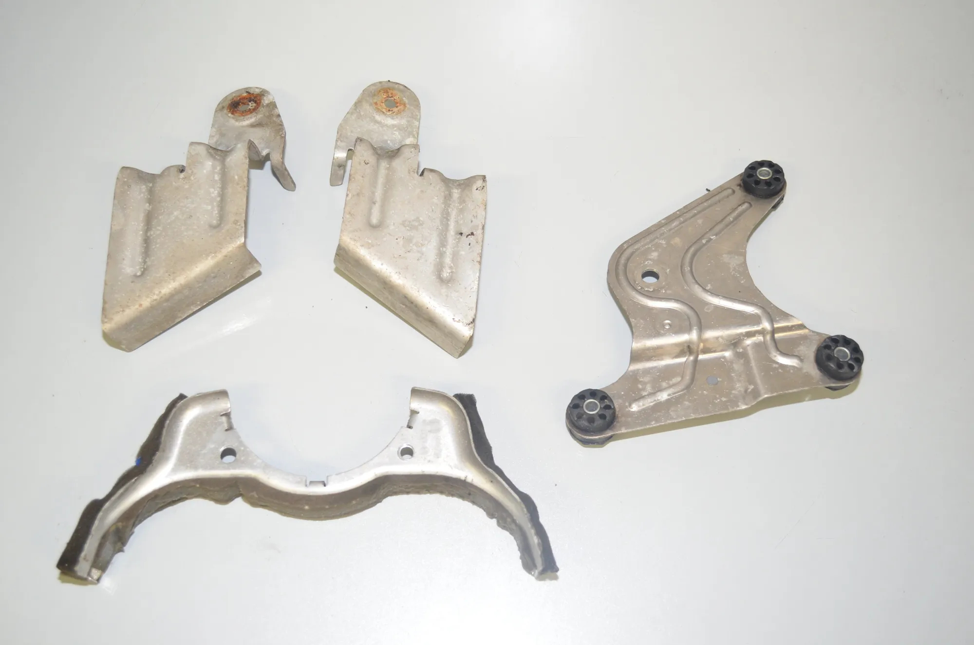 Bracket – OEM 6797679 · BMW 5 Touring (F11) 530 d 2012 – 3