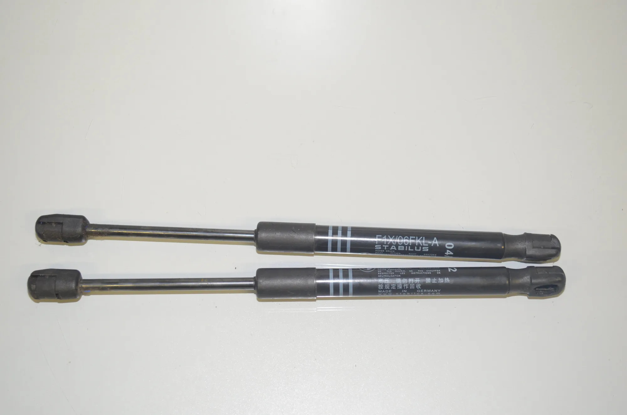 Front Left Bonnet Strut – OEM 7309117 · BMW 5 Touring (F11) 530 d 2012
